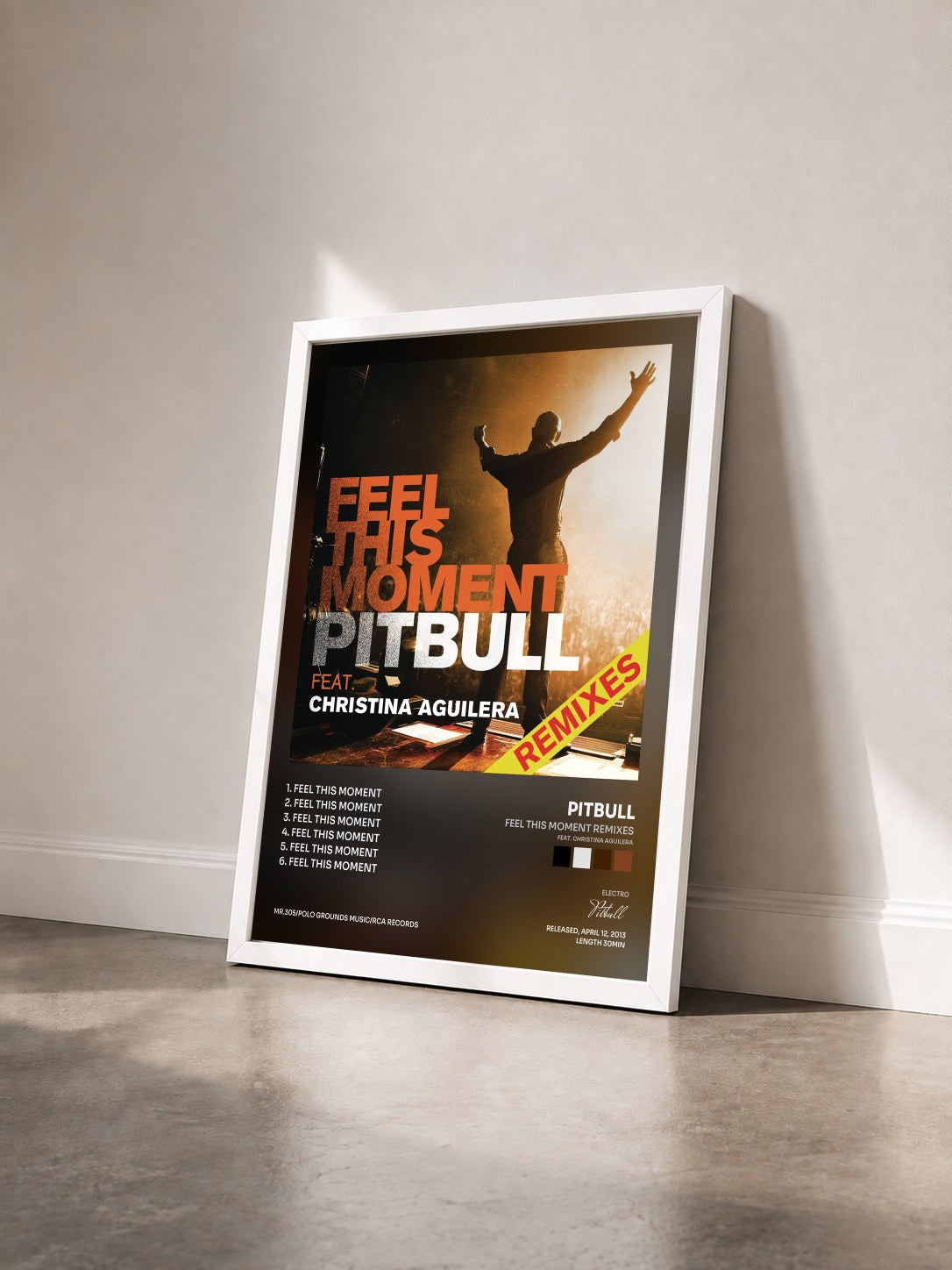 #blanc Feel This Moment Remixes (feat. Christina Aguilera) von Pitbull als gerahmter Kunstdruck von schräg gesehen, weißer Rahmen