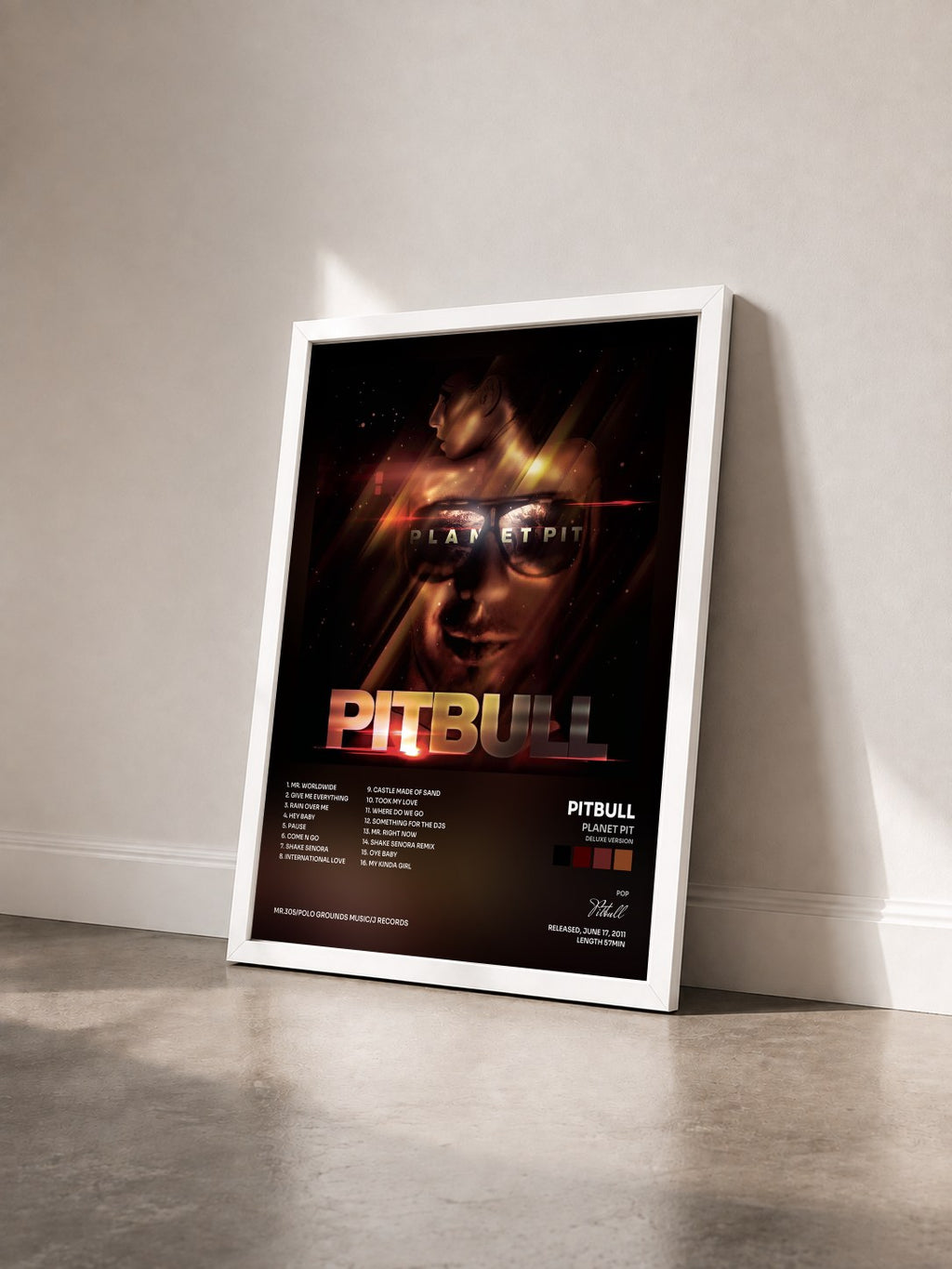 #blanc Planet Pit (Deluxe Version) von Pitbull als gerahmter Kunstdruck von schräg gesehen, weißer Rahmen
