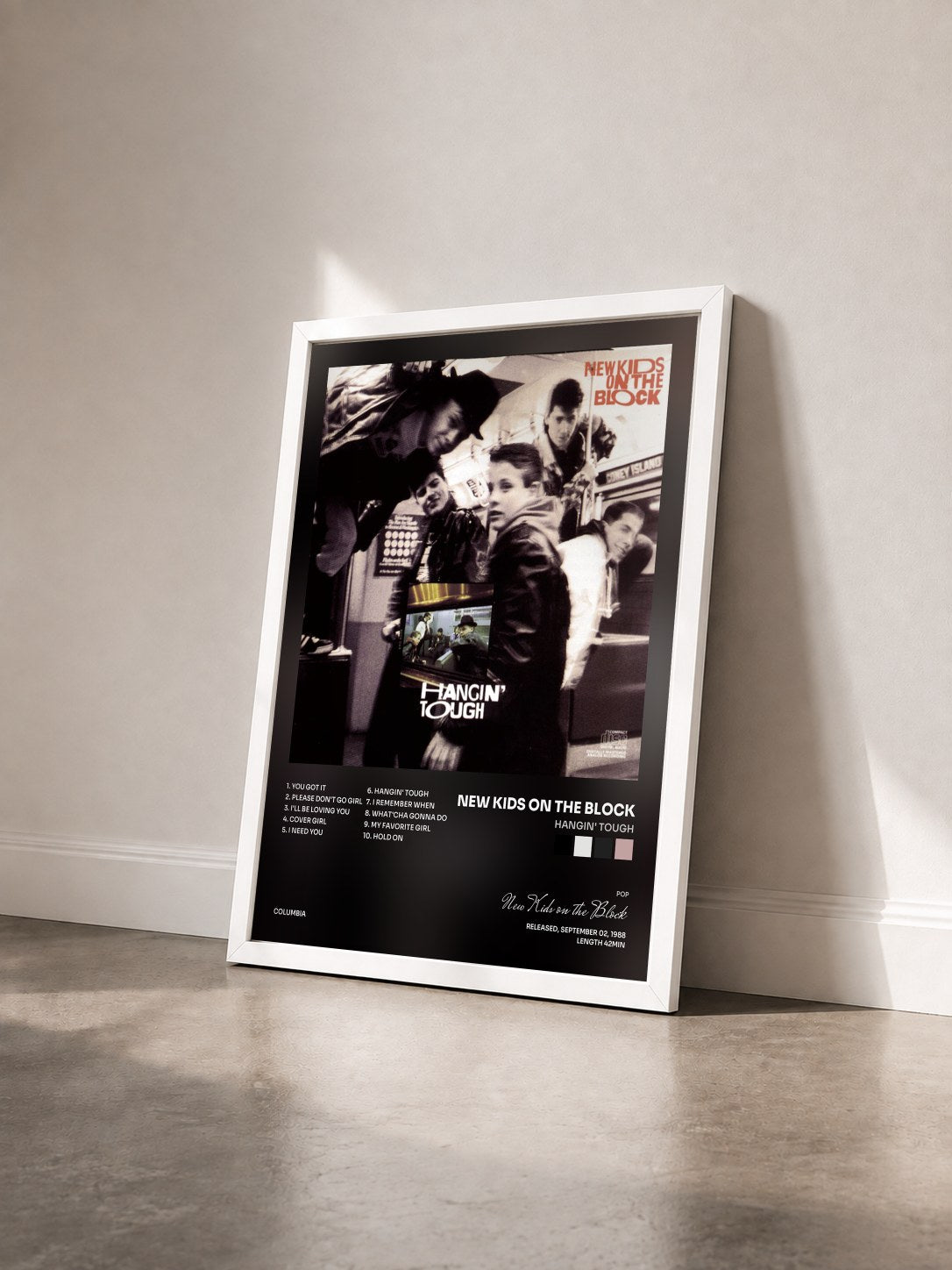#blanc Tableau de l'album Hangin' Tough de New Kids on the Block vu de trois quarts, cadre blanc