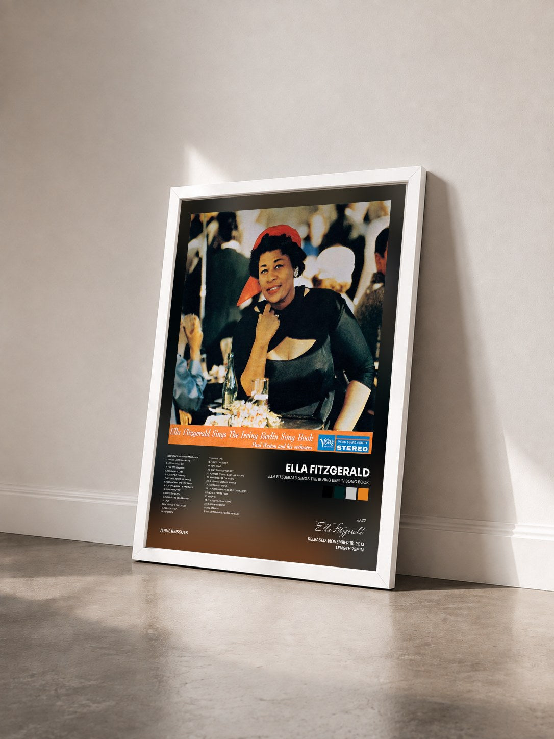 #blanc Tableau de l'album Ella Fitzgerald Sings The Irving Berlin Song Book de Ella Fitzgerald vu de trois quarts, cadre blanc