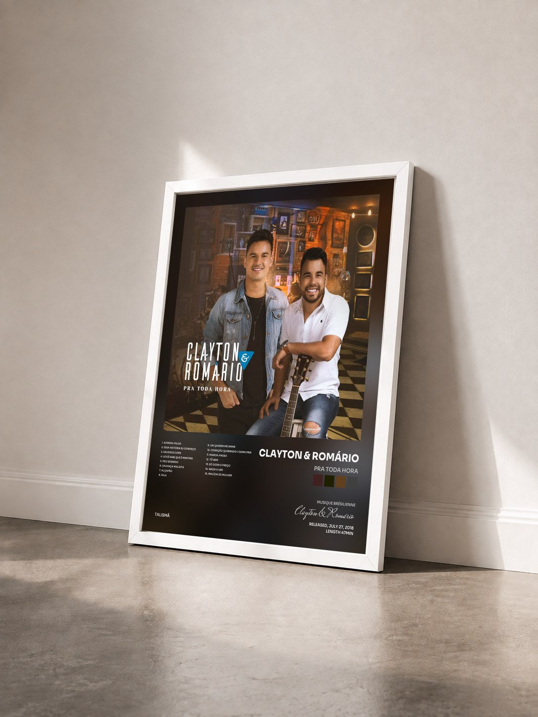 #blanc Tableau de l'album Pra Toda Hora de Clayton & Romário vu de trois quarts, cadre blanc