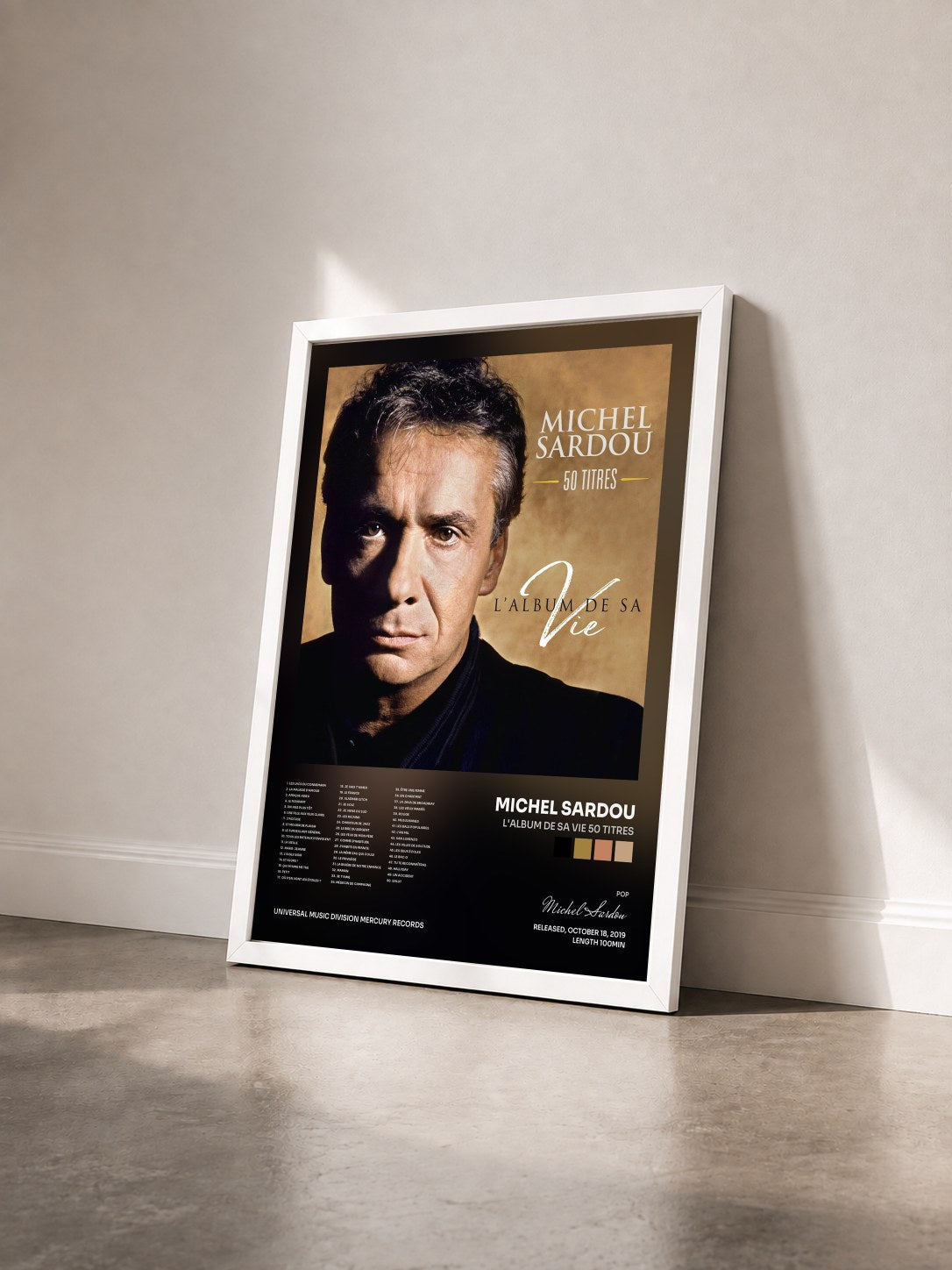 #blanc L'album de sa vie 50 titres de Michel Sardou en lámina enmarcada vista de tres cuartos, marco blanco