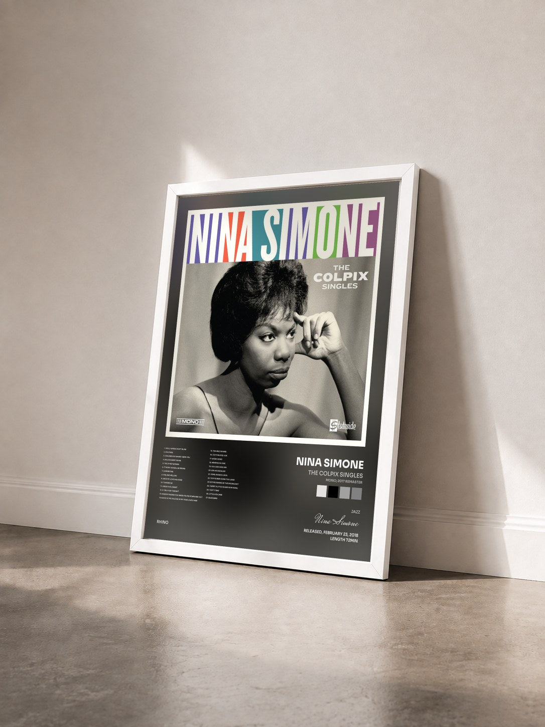 #blanc Tableau de l'album The Colpix Singles (Mono; 2017 Remaster) de Nina Simone vu de trois quarts, cadre blanc