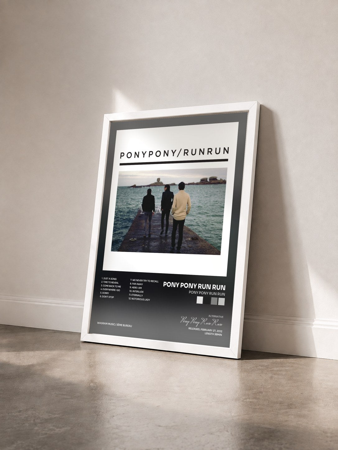 #blanc Tableau de l'album Pony Pony Run Run de Pony Pony Run Run vu de trois quarts, cadre blanc