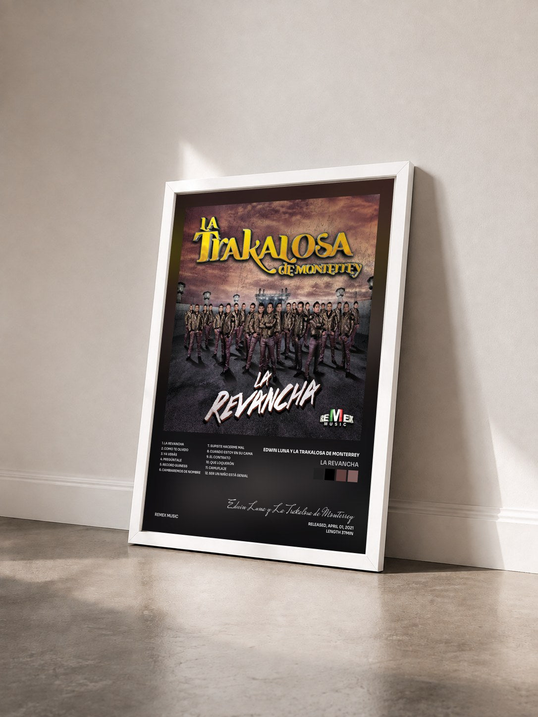 #blanc Tableau de l'album La Revancha de Edwin Luna y La Trakalosa de Monterrey vu de trois quarts, cadre blanc