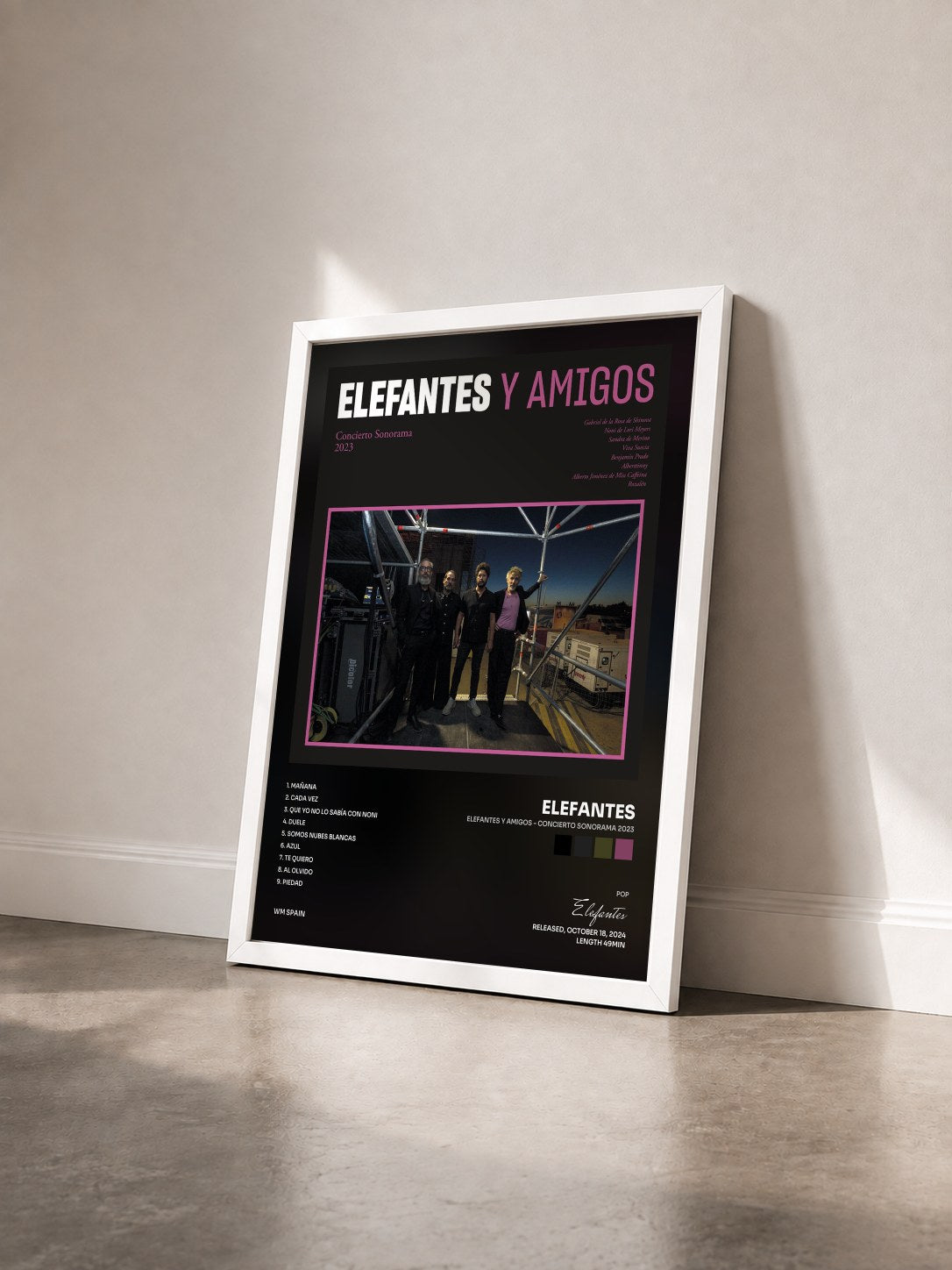 #blanc Tableau de l'album Elefantes y Amigos - Concierto Sonorama 2023 de Elefantes vu de trois quarts, cadre blanc