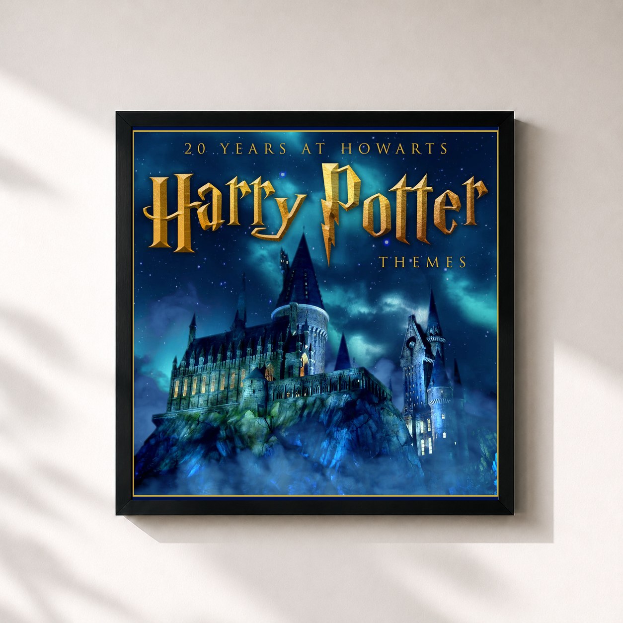 #noir Tableau carré de l'album 20 Years at Hogwarts… Harry Potter Themes de L'orchestra Cinematique, cadre noir 32x32 cm