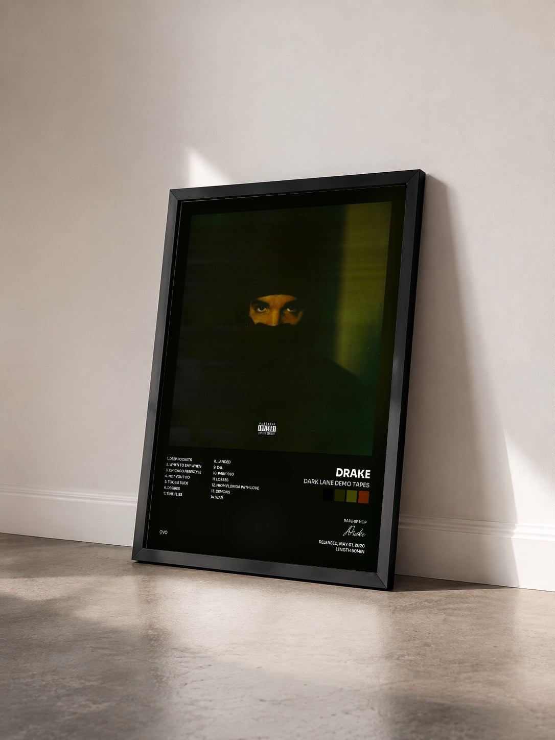 #noir Tableau de l'album Dark Lane Demo Tapes de Drake vu de trois quarts, cadre noir