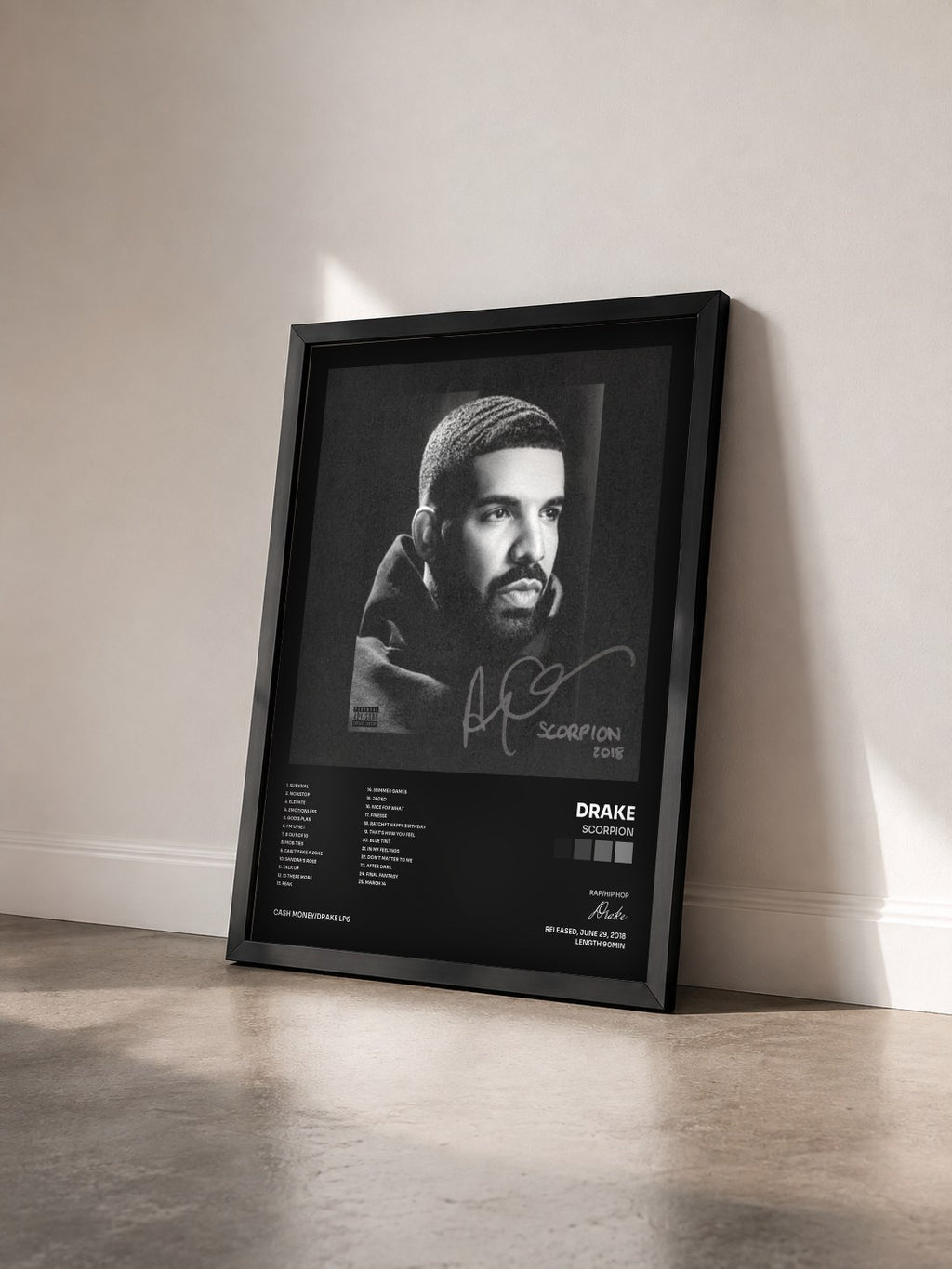 #noir Scorpion de Drake en lámina enmarcada vista de tres cuartos, marco negro