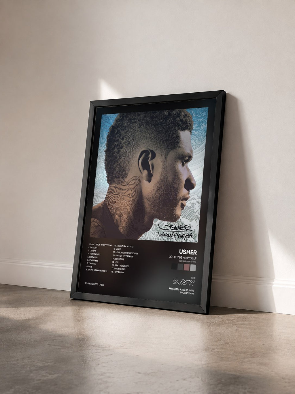#noir Tableau de l'album Looking 4 Myself (Expanded Edition) de USHER vu de trois quarts, cadre noir