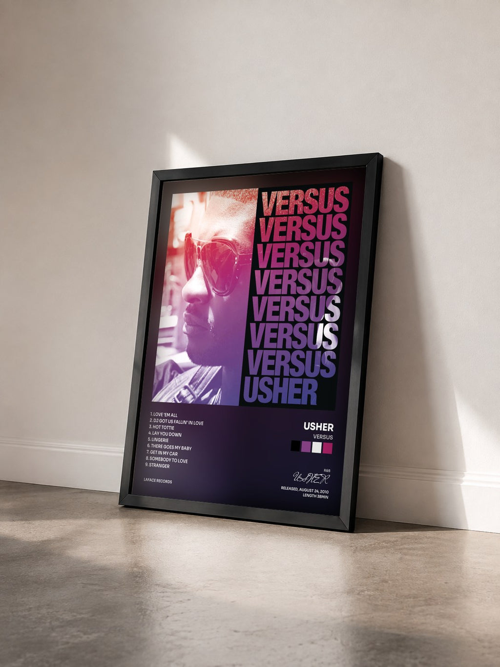 #noir Versus de USHER en lámina enmarcada vista de tres cuartos, marco negro