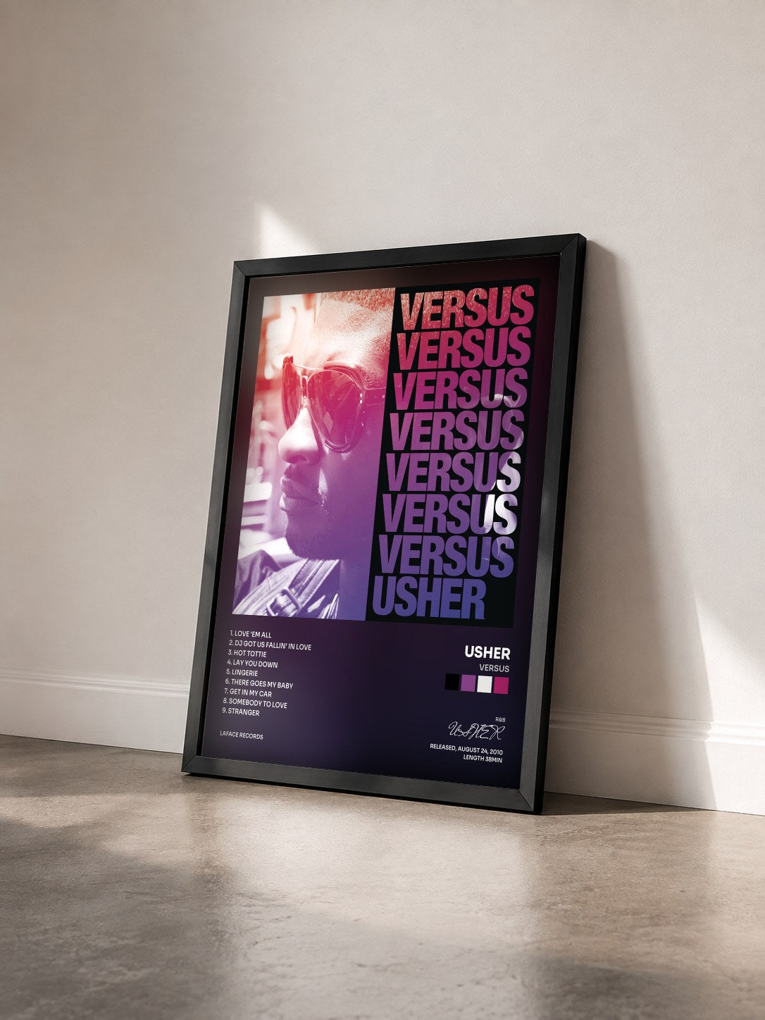 #noir Tableau de l'album Versus de USHER vu de trois quarts, cadre noir