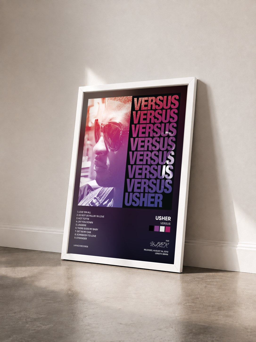 #blanc Tableau de l'album Versus de USHER vu de trois quarts, cadre blanc