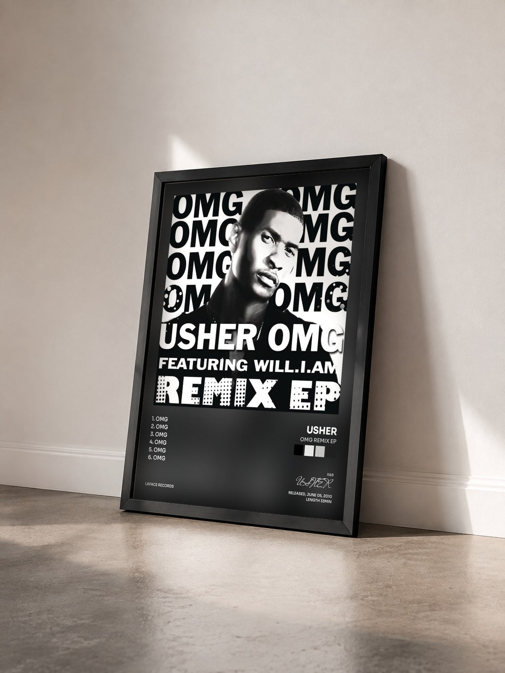 #noir Tableau de l'album OMG Remix EP de USHER vu de trois quarts, cadre noir