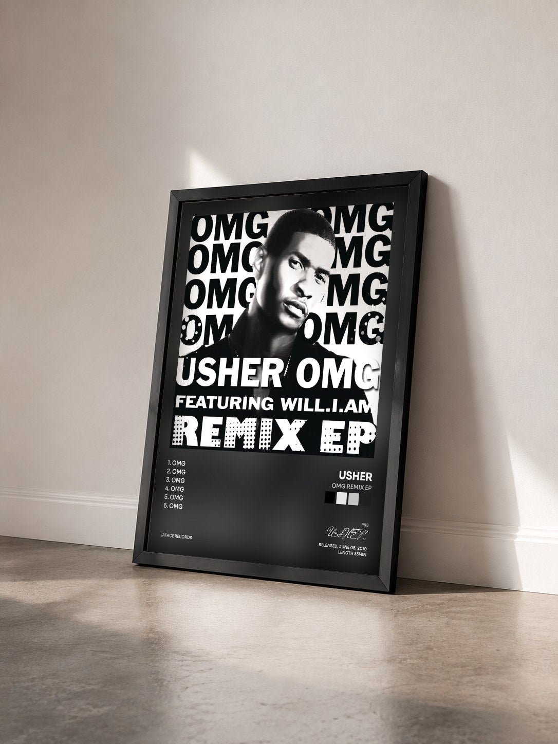 #noir Tableau de l'album OMG Remix EP de USHER vu de trois quarts, cadre noir