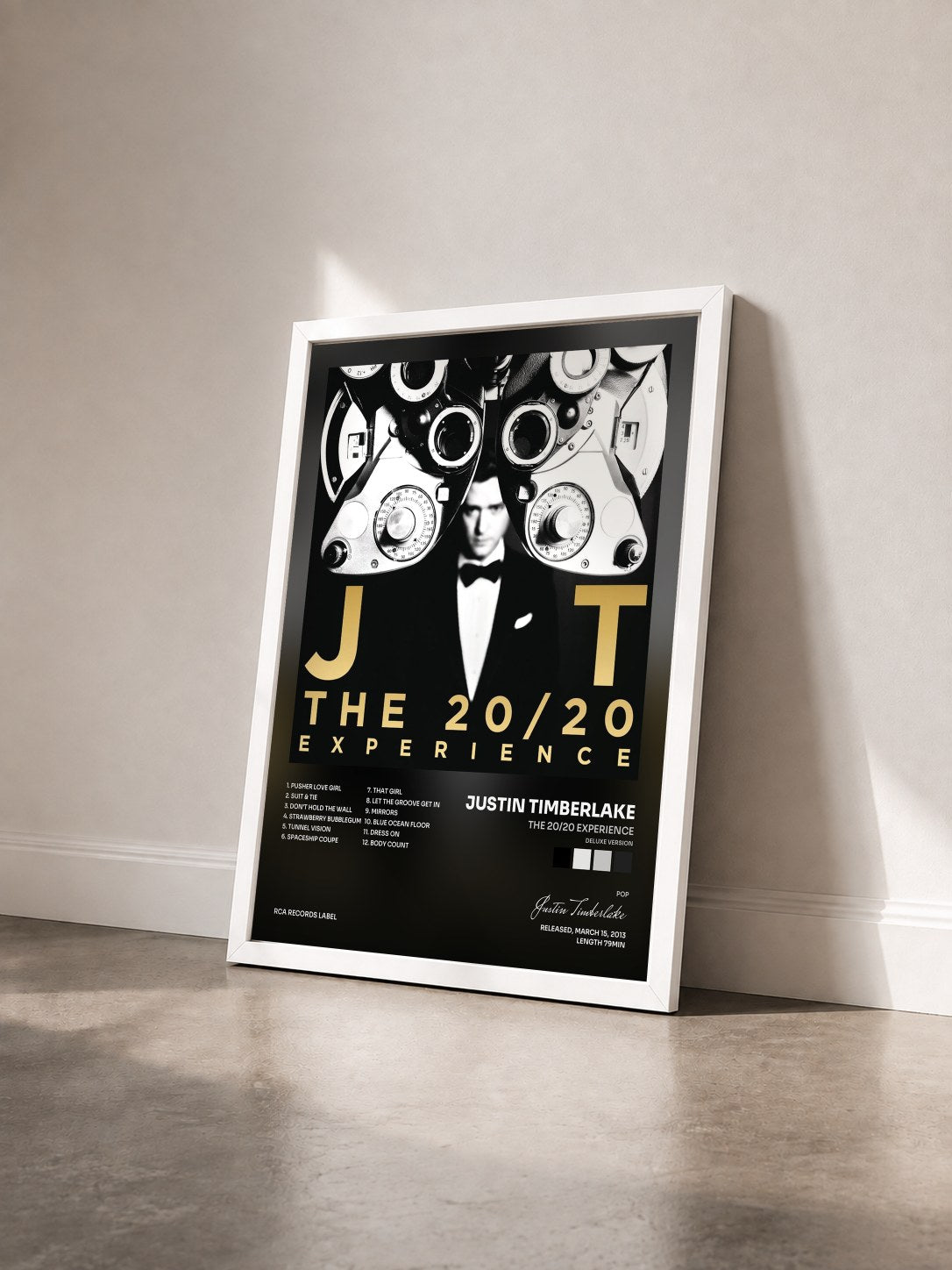 #blanc Tableau de l'album The 20/20 Experience (Deluxe Version) de Justin Timberlake vu de trois quarts, cadre blanc
