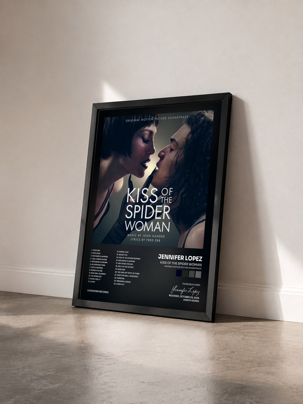 #noir Tableau de l'album Kiss of the Spider Woman (Original Motion Picture Soundtrack) de Jennifer Lopez vu de trois quarts, cadre noir