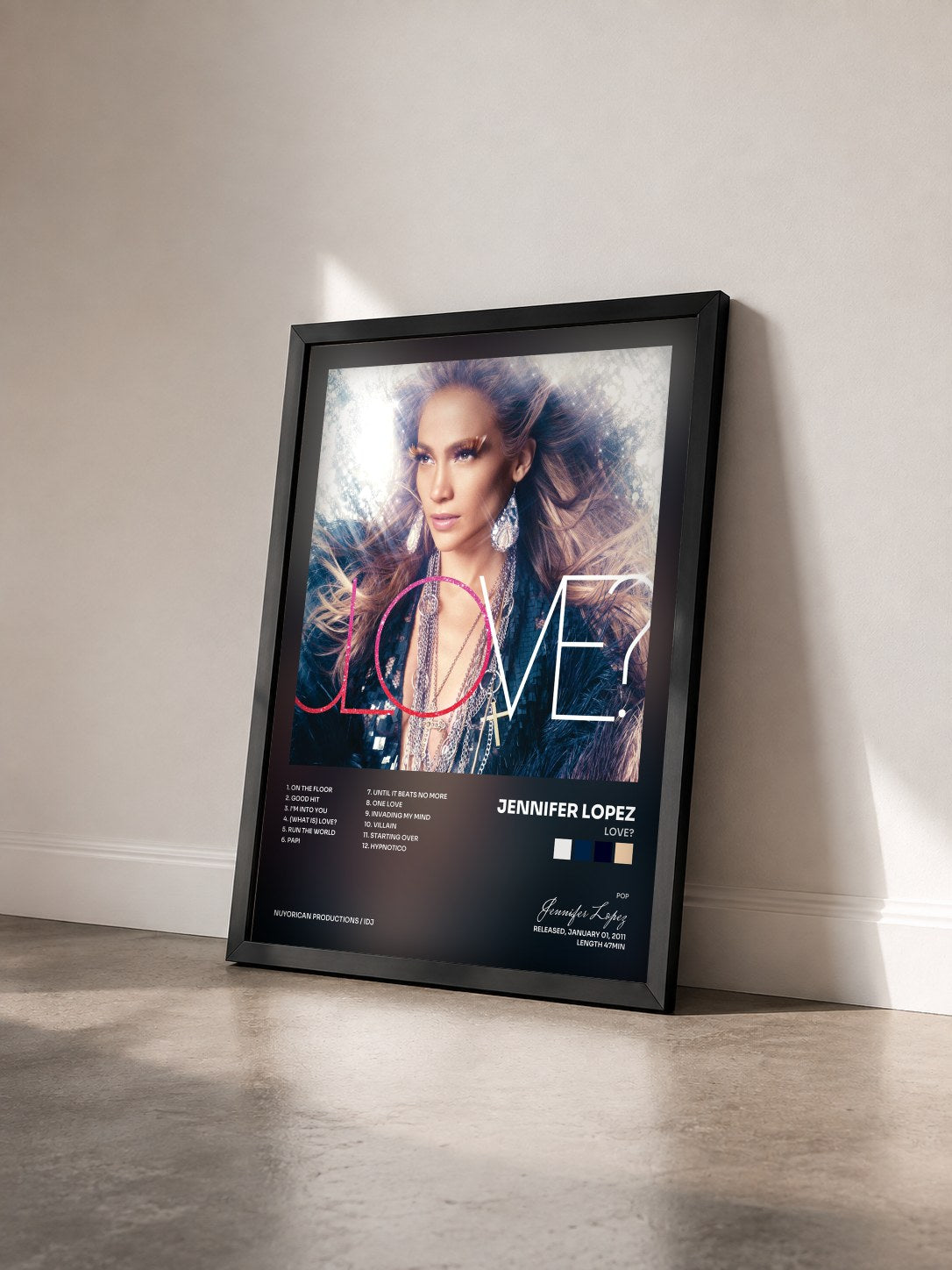 #noir Tableau de l'album LOVE? de Jennifer Lopez vu de trois quarts, cadre noir