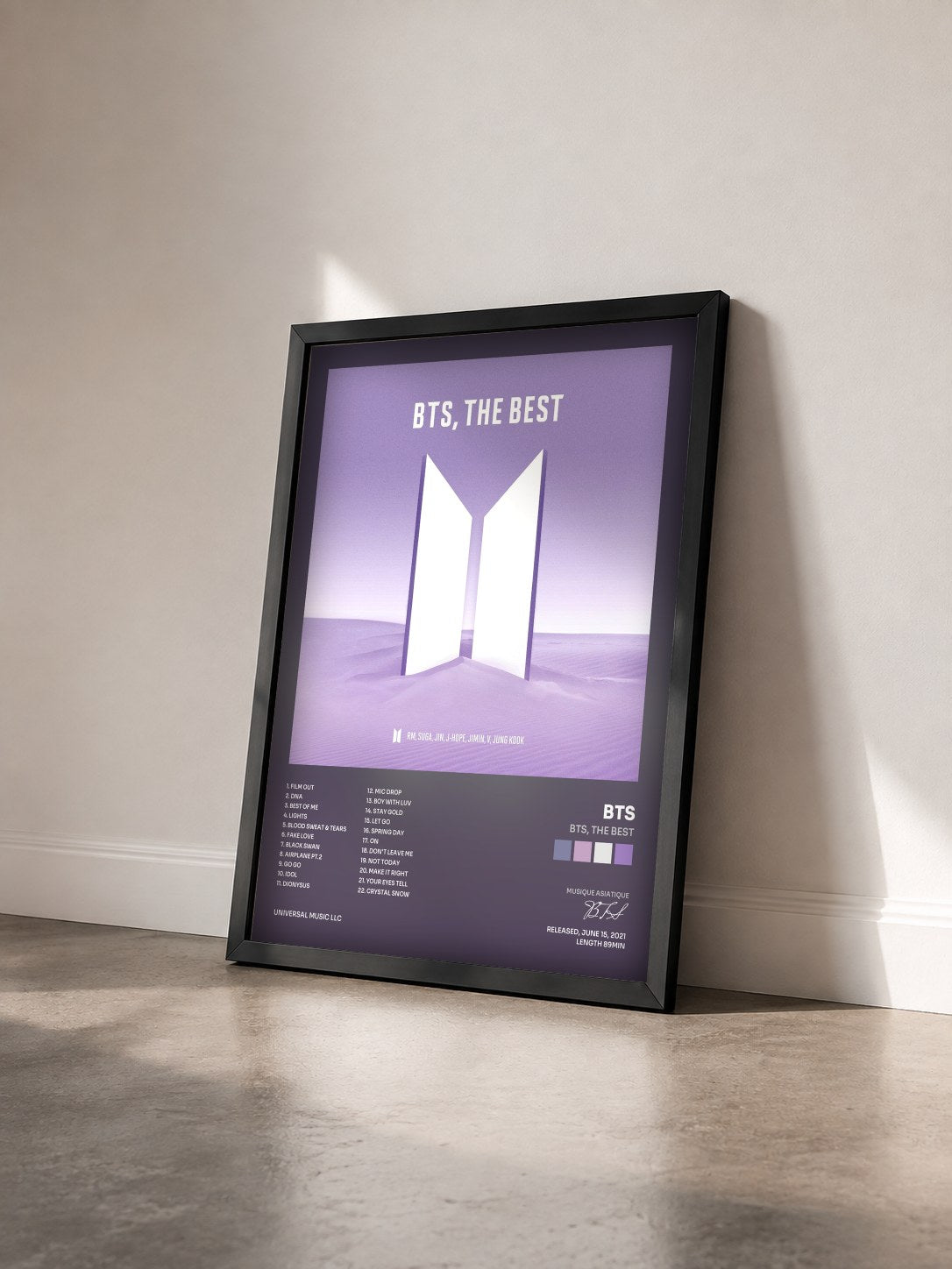 #noir Tableau de l'album BTS, THE BEST de BTS vu de trois quarts, cadre noir