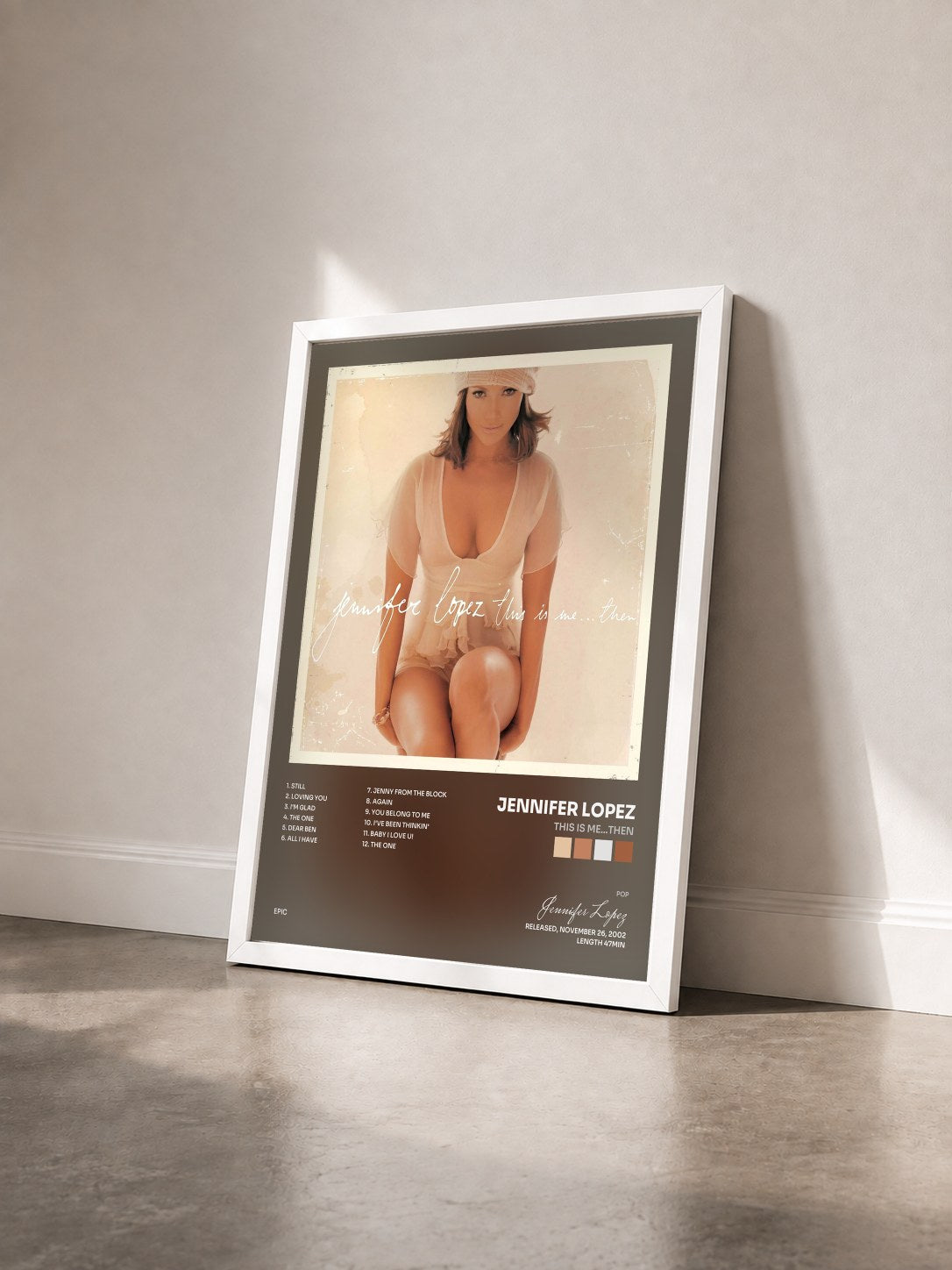 #blanc Tableau de l'album This Is Me...Then de Jennifer Lopez vu de trois quarts, cadre blanc