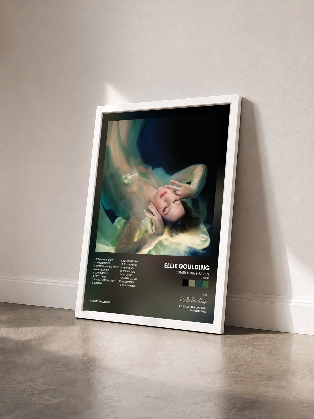#blanc Tableau de l'album Higher Than Heaven (Deluxe) de Ellie Goulding vu de trois quarts, cadre blanc