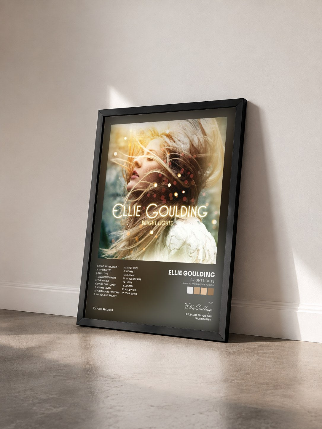 #noir Tableau de l'album Bright Lights (Lights Re-pack / Bonus Version) de Ellie Goulding vu de trois quarts, cadre noir