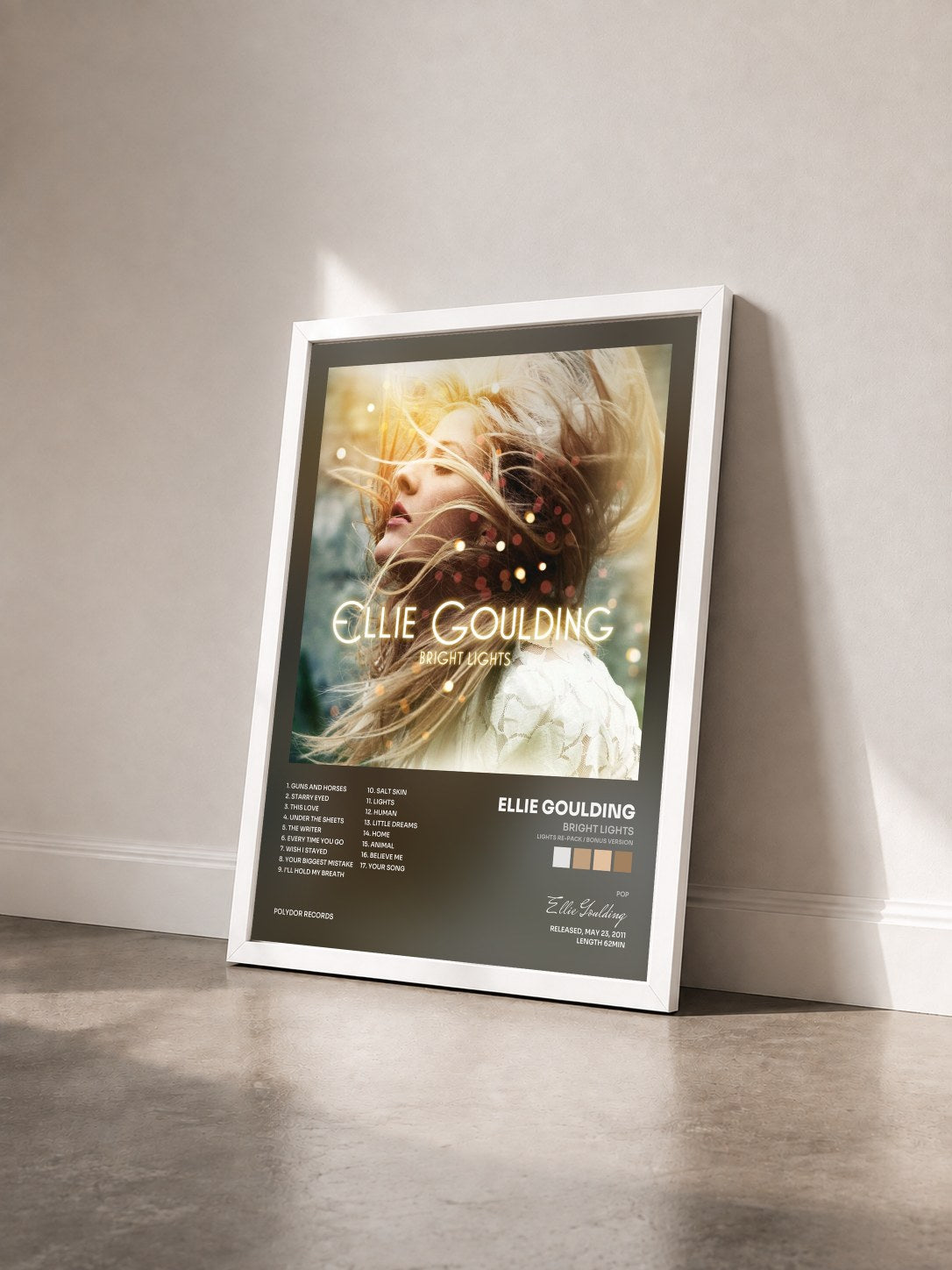 #blanc Tableau de l'album Bright Lights (Lights Re-pack / Bonus Version) de Ellie Goulding vu de trois quarts, cadre blanc
