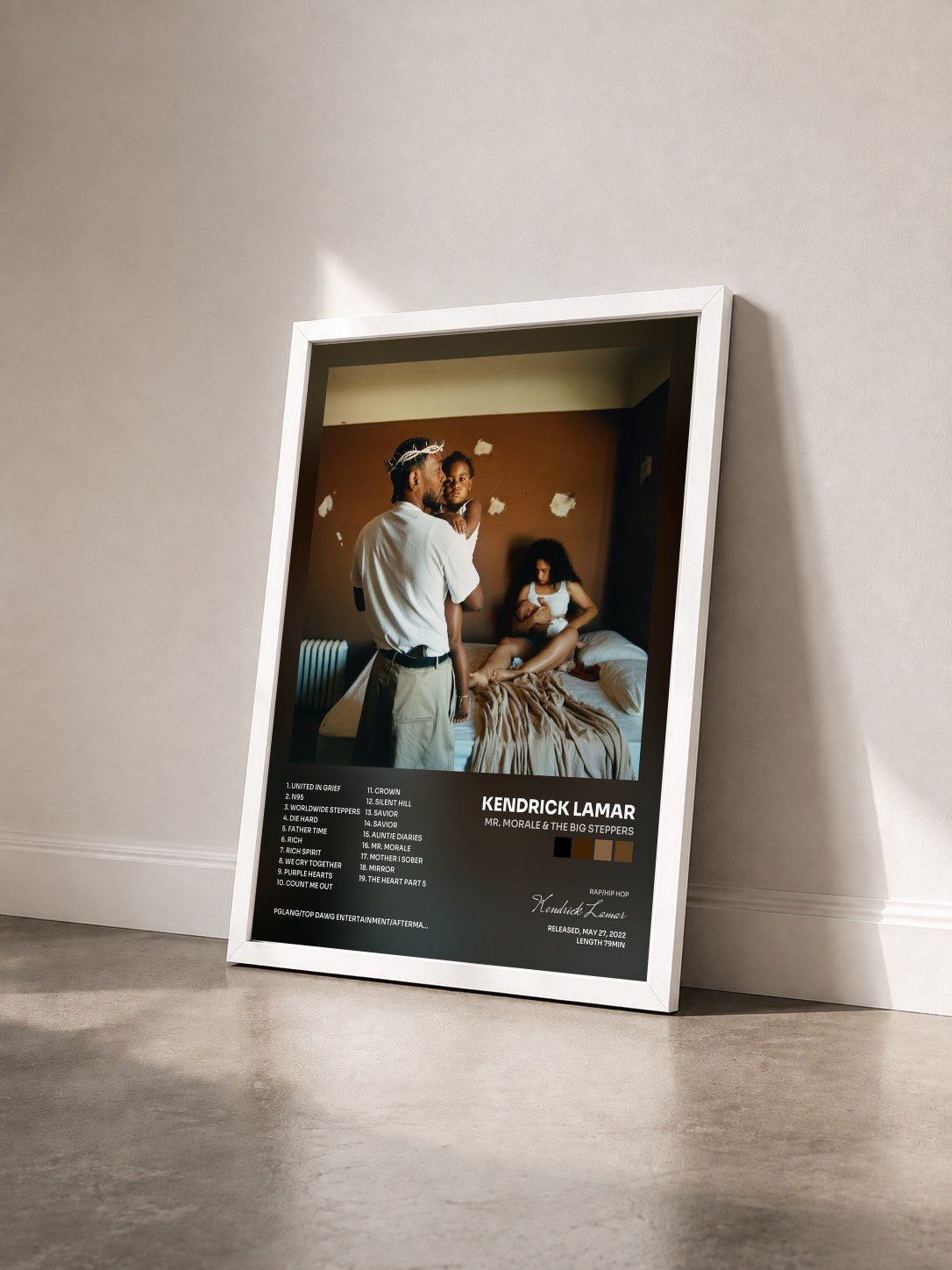 #blanc Tableau de l'album Mr. Morale & The Big Steppers de Kendrick Lamar vu de trois quarts, cadre blanc