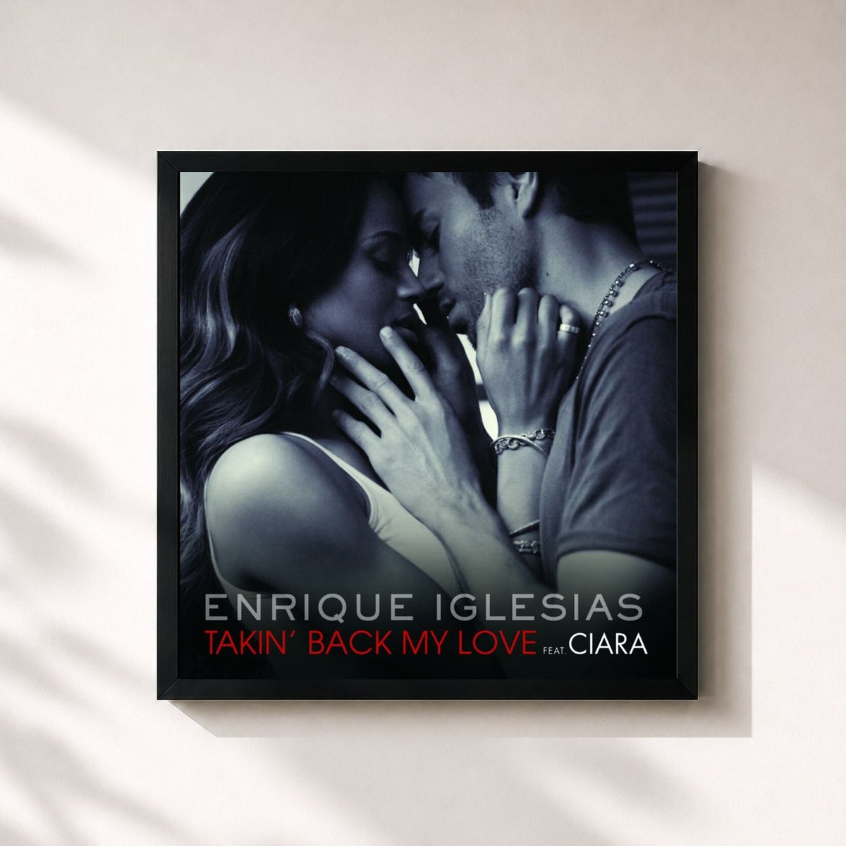 #noir Takin' Back My Love (International Remixes Version) von Enrique Iglesias als quadratischer Kunstdruck, schwarzer Rahmen 32x32 cm