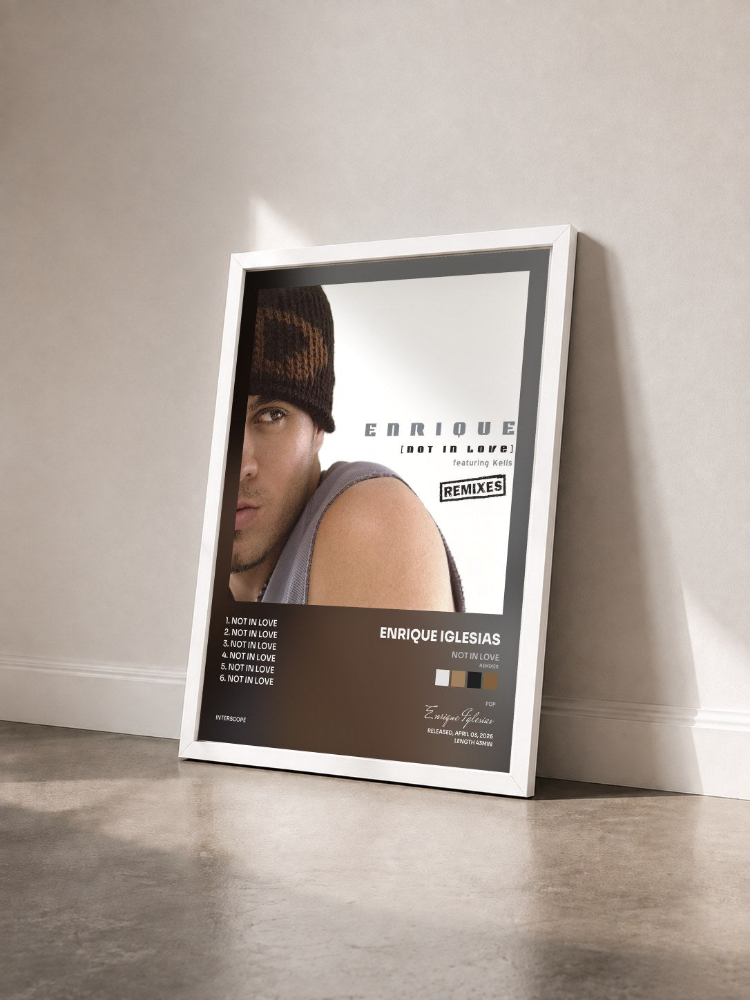 #blanc Tableau de l'album Not In Love (Remixes) de Enrique Iglesias vu de trois quarts, cadre blanc