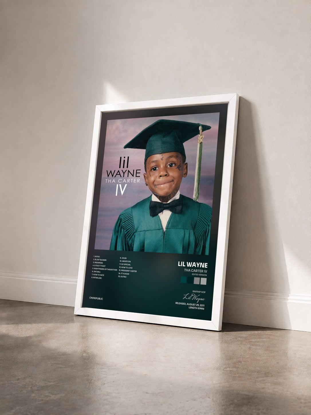 #blanc Tha Carter IV (Edited Version) von Lil Wayne als gerahmter Kunstdruck von schräg gesehen, weißer Rahmen
