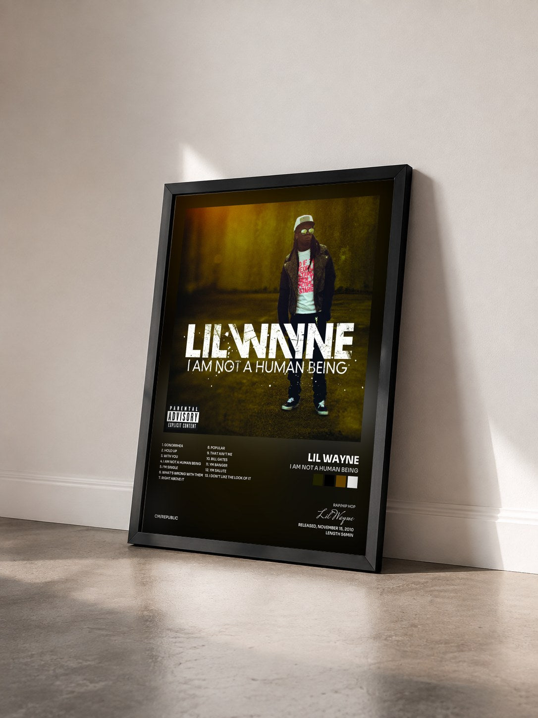 #noir I Am Not A Human Being von Lil Wayne als gerahmter Kunstdruck von schräg gesehen, schwarzer Rahmen
