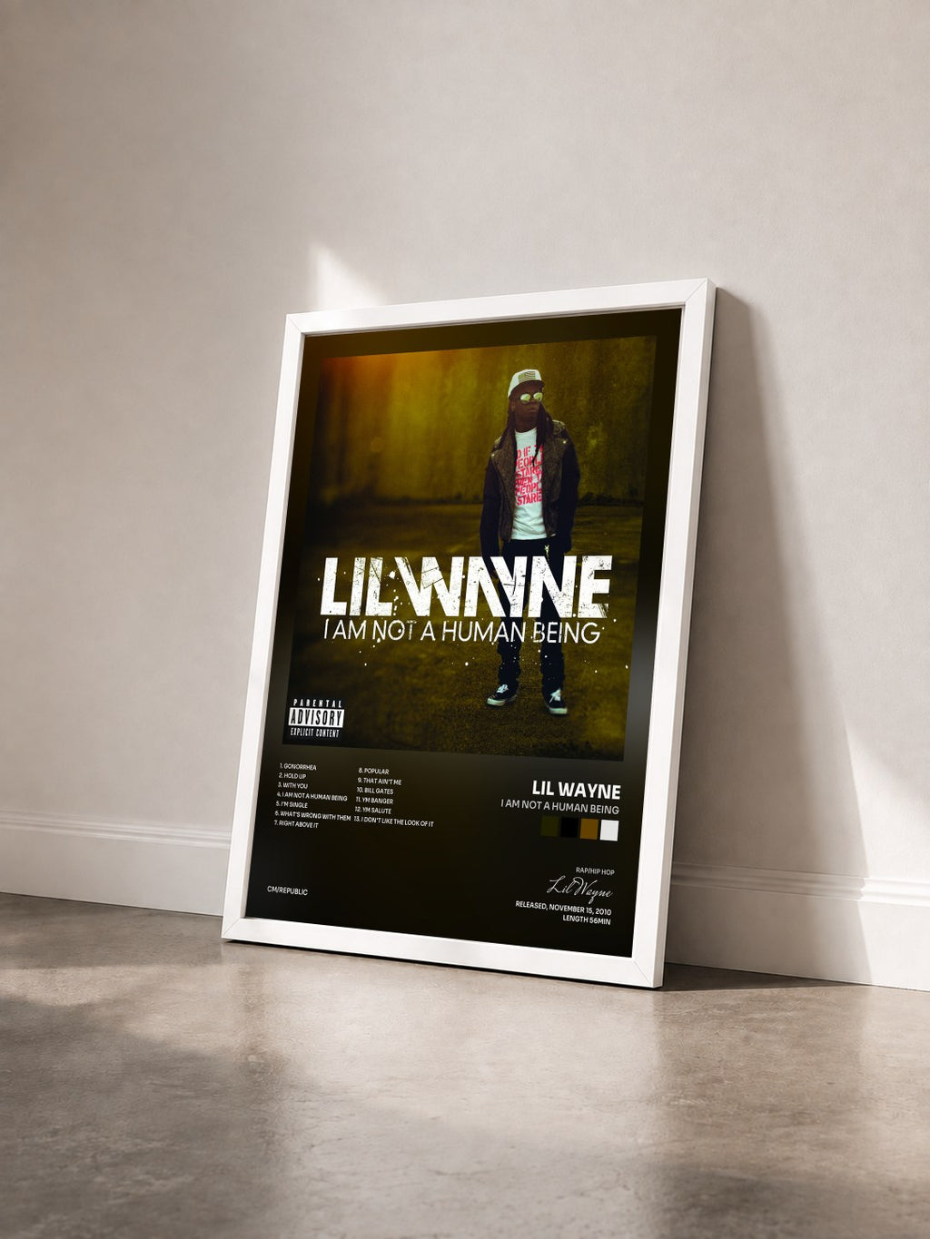 #blanc I Am Not A Human Being von Lil Wayne als gerahmter Kunstdruck von schräg gesehen, weißer Rahmen