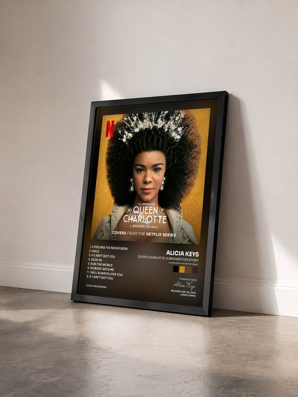 #noir Tableau de l'album Queen Charlotte: A Bridgerton Story (Covers from the Netflix Series) de Alicia Keys vu de trois quarts, cadre noir