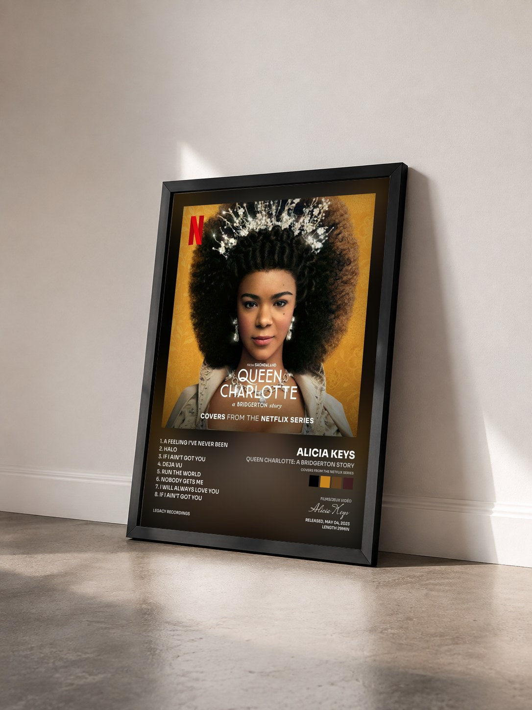 #noir Tableau de l'album Queen Charlotte: A Bridgerton Story (Covers from the Netflix Series) de Alicia Keys vu de trois quarts, cadre noir