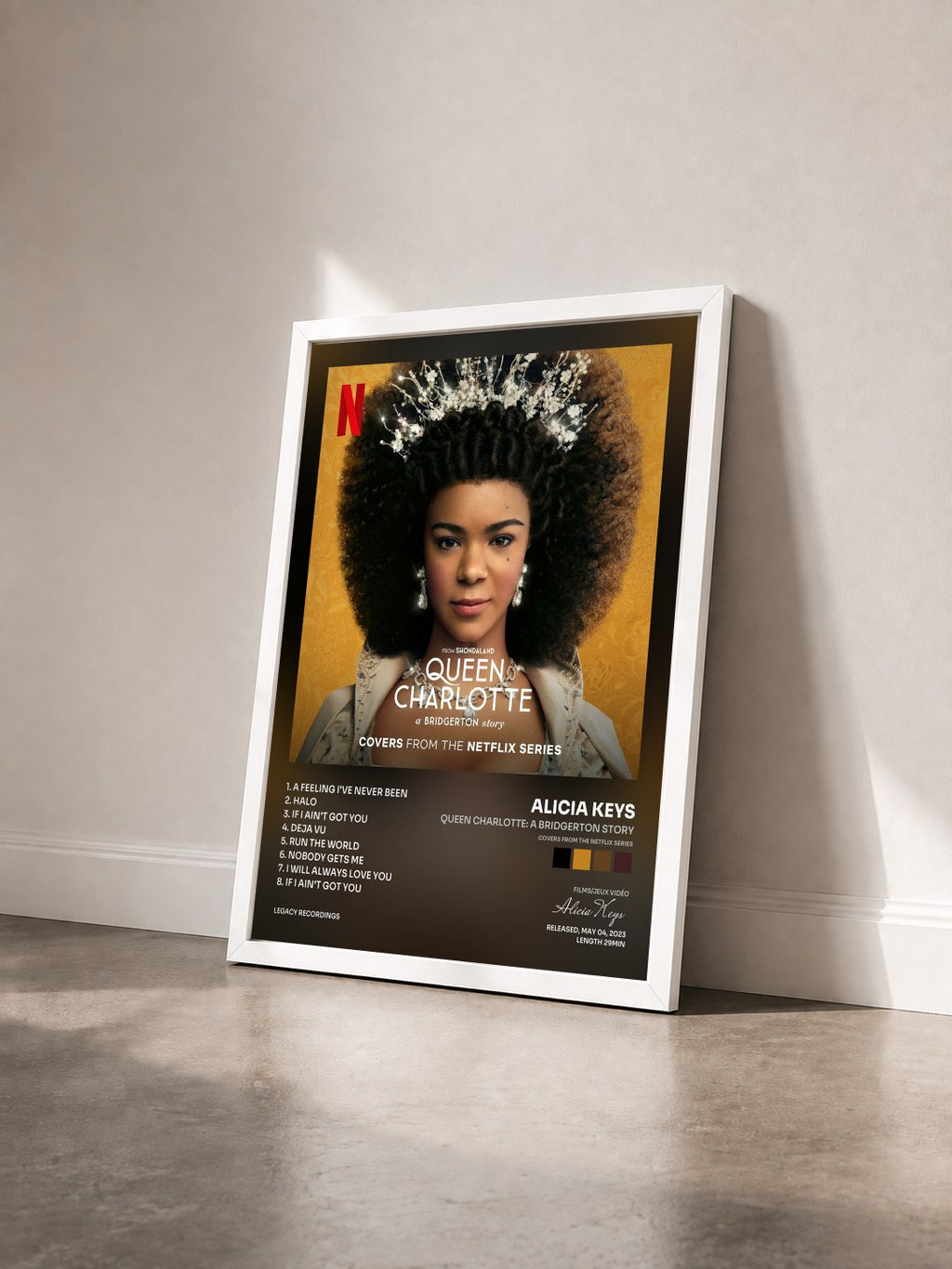 #blanc Tableau de l'album Queen Charlotte: A Bridgerton Story (Covers from the Netflix Series) de Alicia Keys vu de trois quarts, cadre blanc