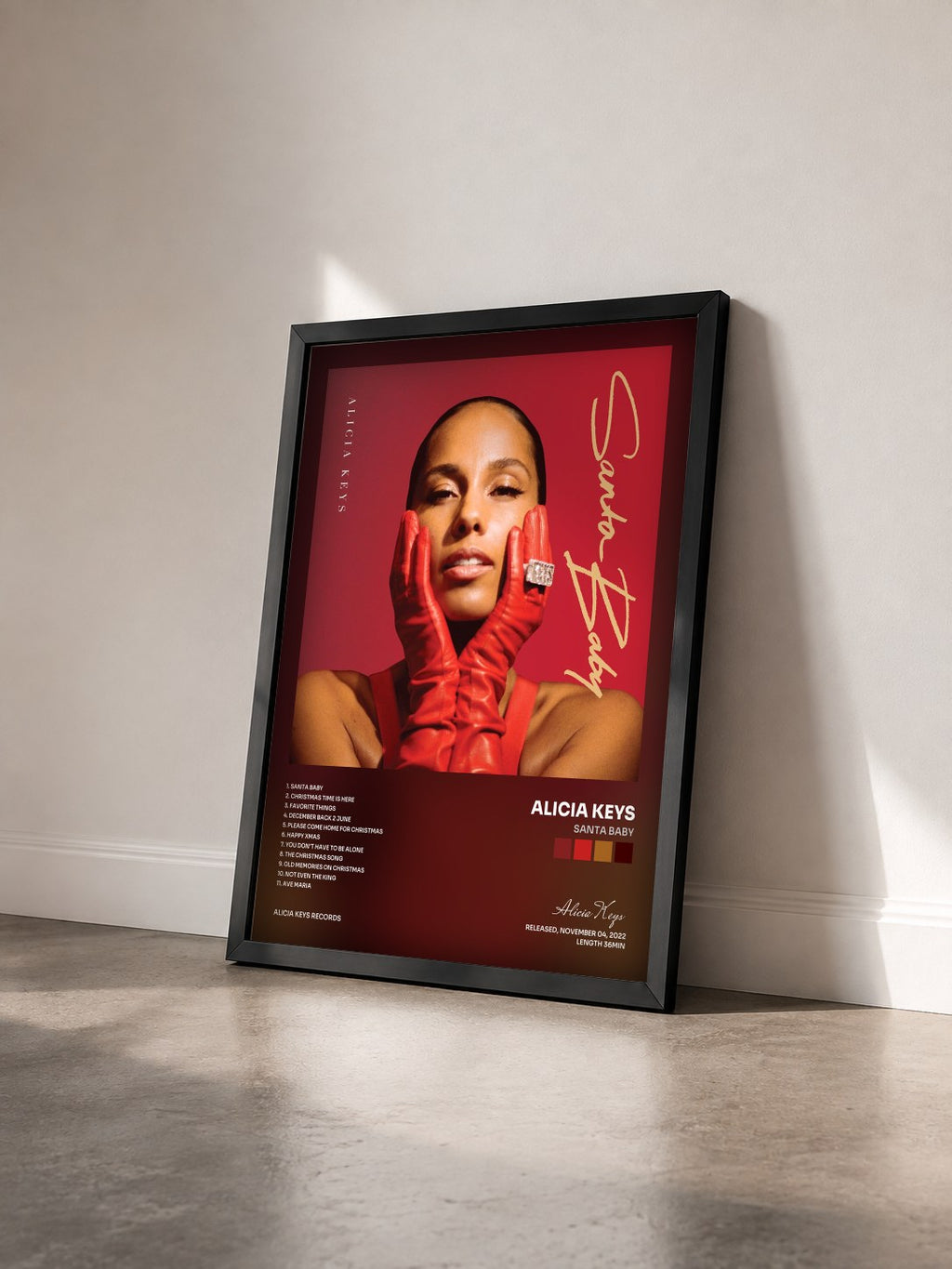 #noir Tableau de l'album Santa Baby de Alicia Keys vu de trois quarts, cadre noir