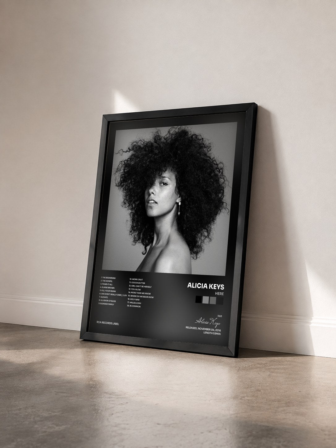 #noir Tableau de l'album HERE de Alicia Keys vu de trois quarts, cadre noir