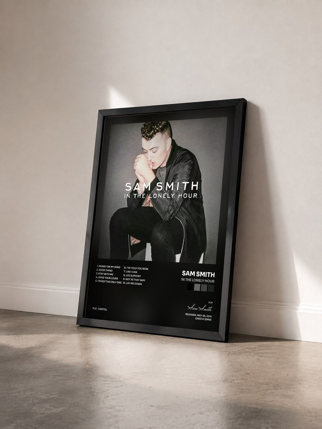 #noir In The Lonely Hour de Sam Smith en lámina enmarcada vista de tres cuartos, marco negro