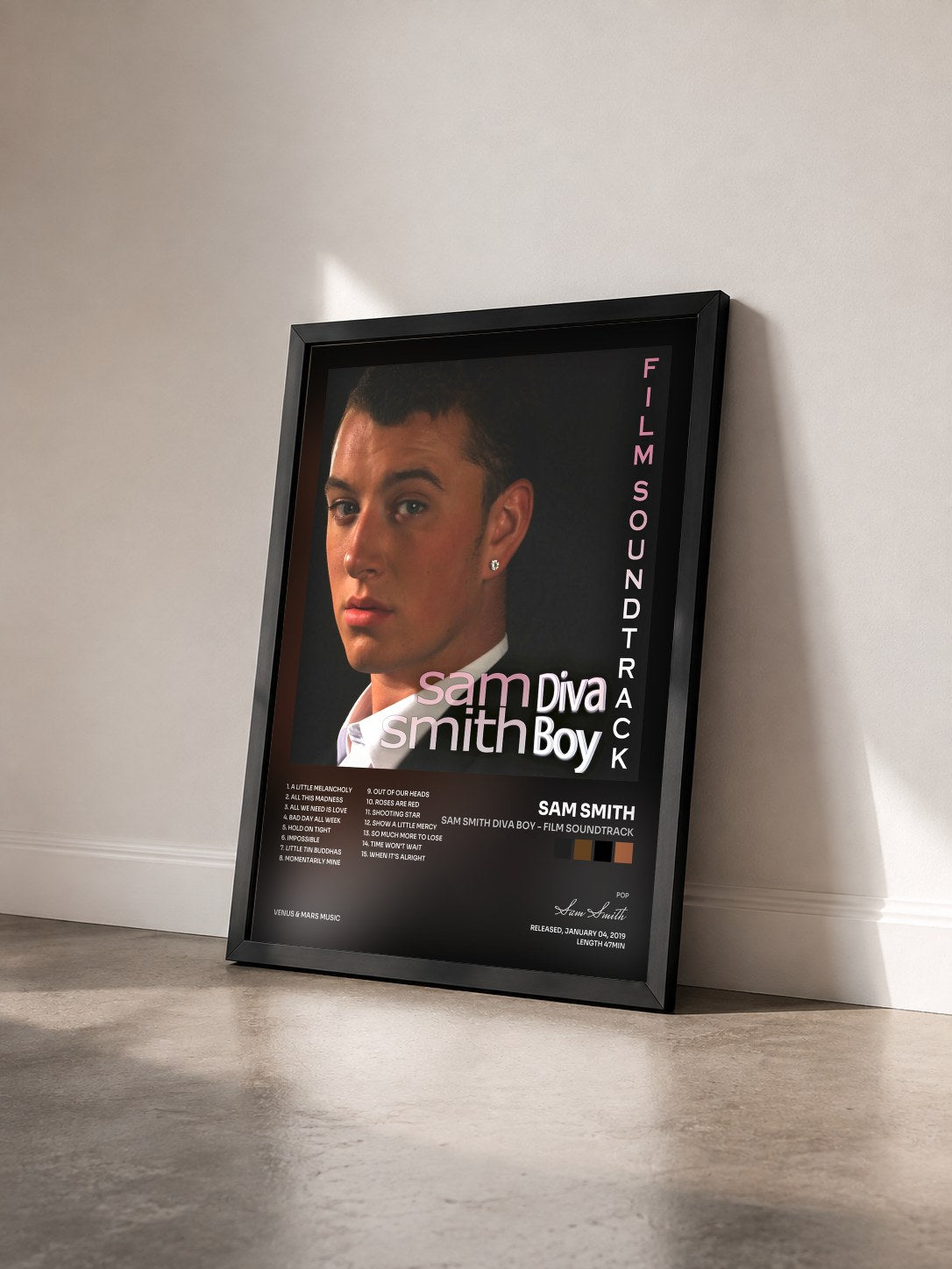 #noir Tableau de l'album Sam Smith Diva Boy - Film Soundtrack de Sam Smith vu de trois quarts, cadre noir