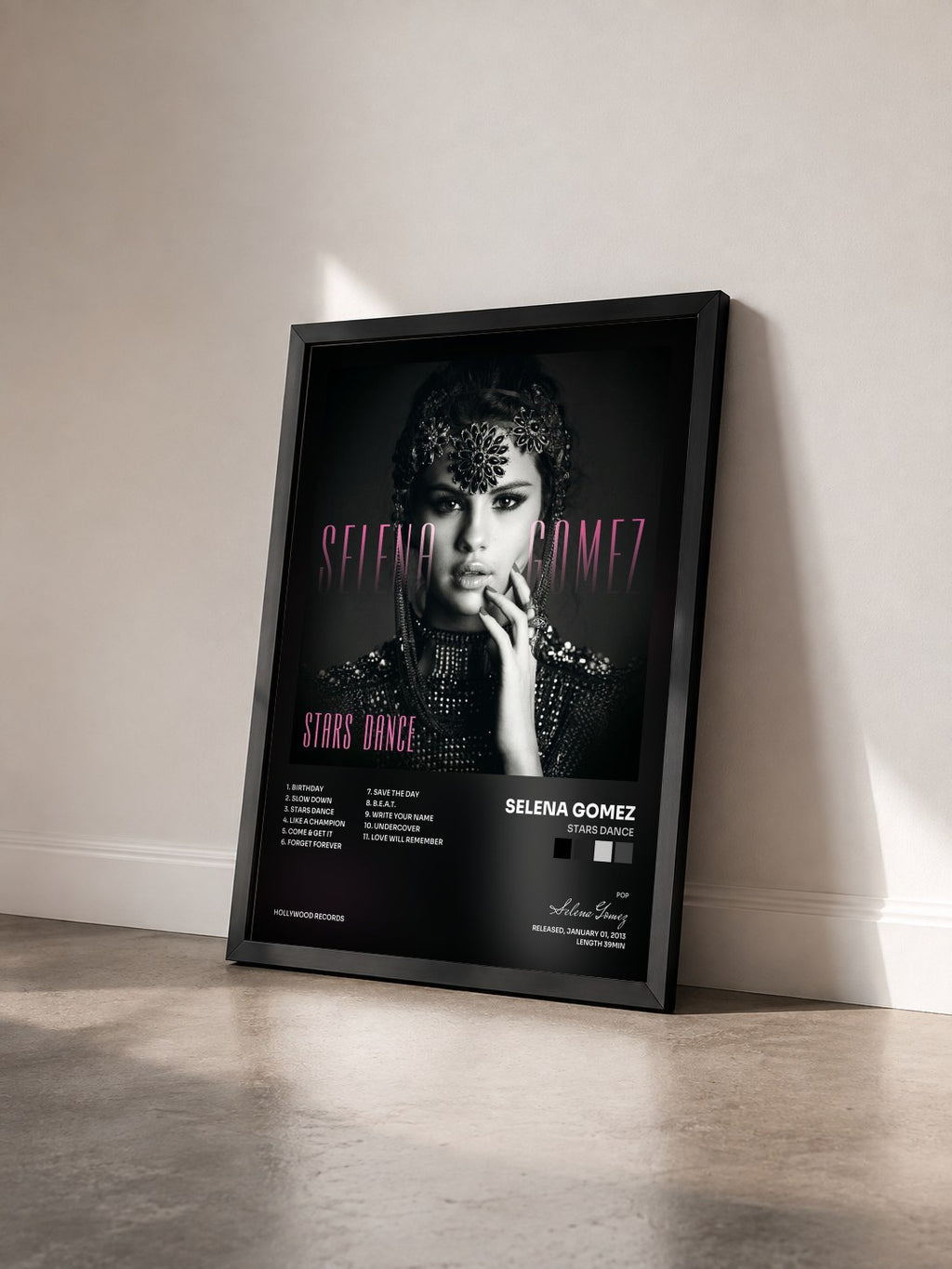 #noir Stars Dance di Selena Gomez in stampa incorniciata vista di tre quarti, cornice nera