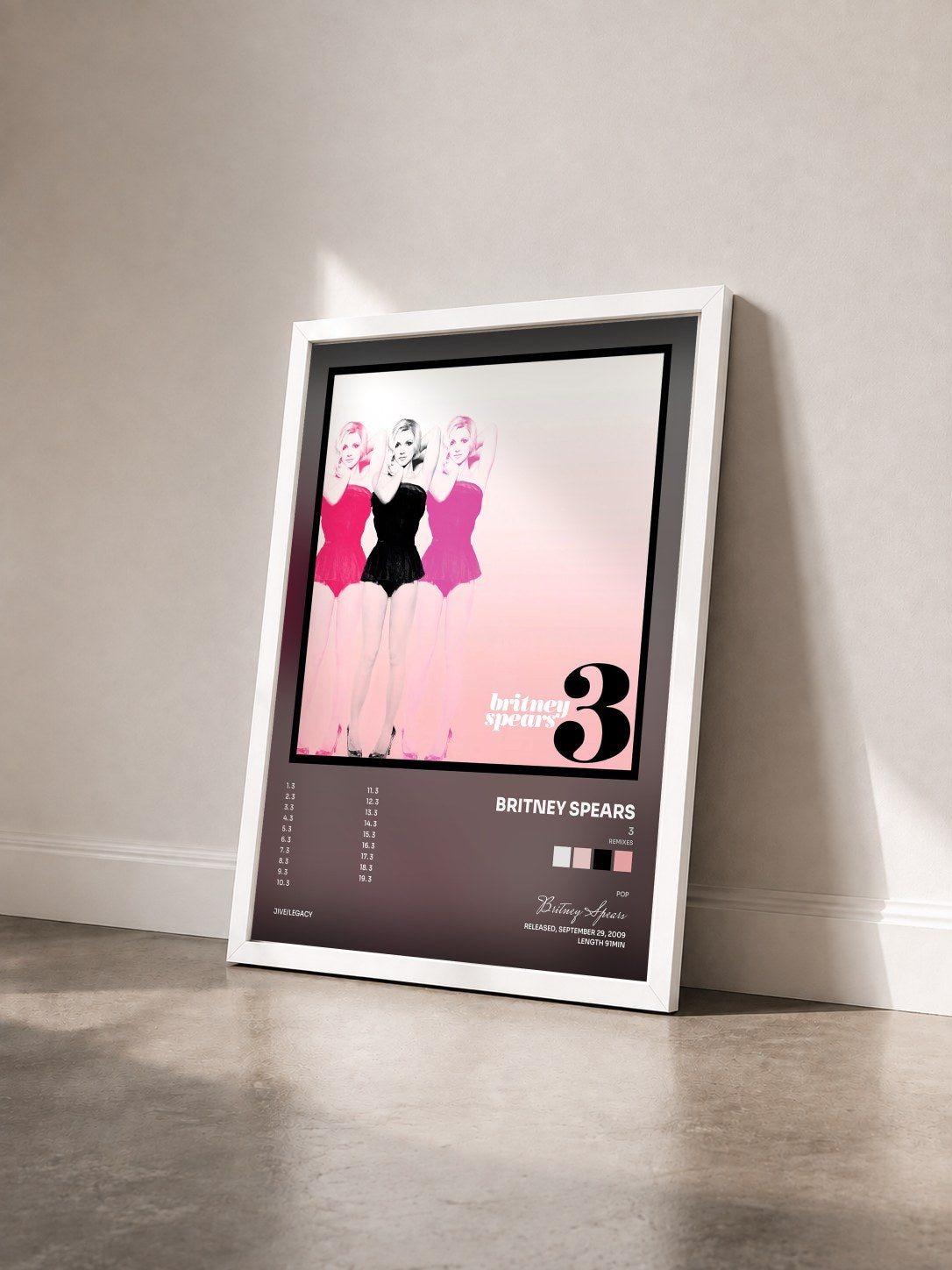 #blanc Tableau de l'album 3 (Remixes) de Britney Spears vu de trois quarts, cadre blanc
