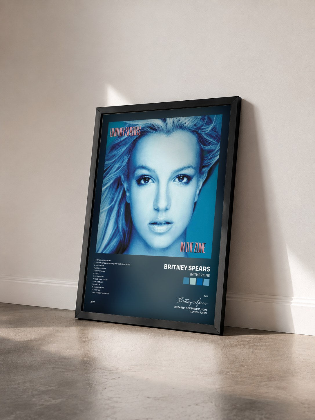 #noir Tableau de l'album In The Zone de Britney Spears vu de trois quarts, cadre noir