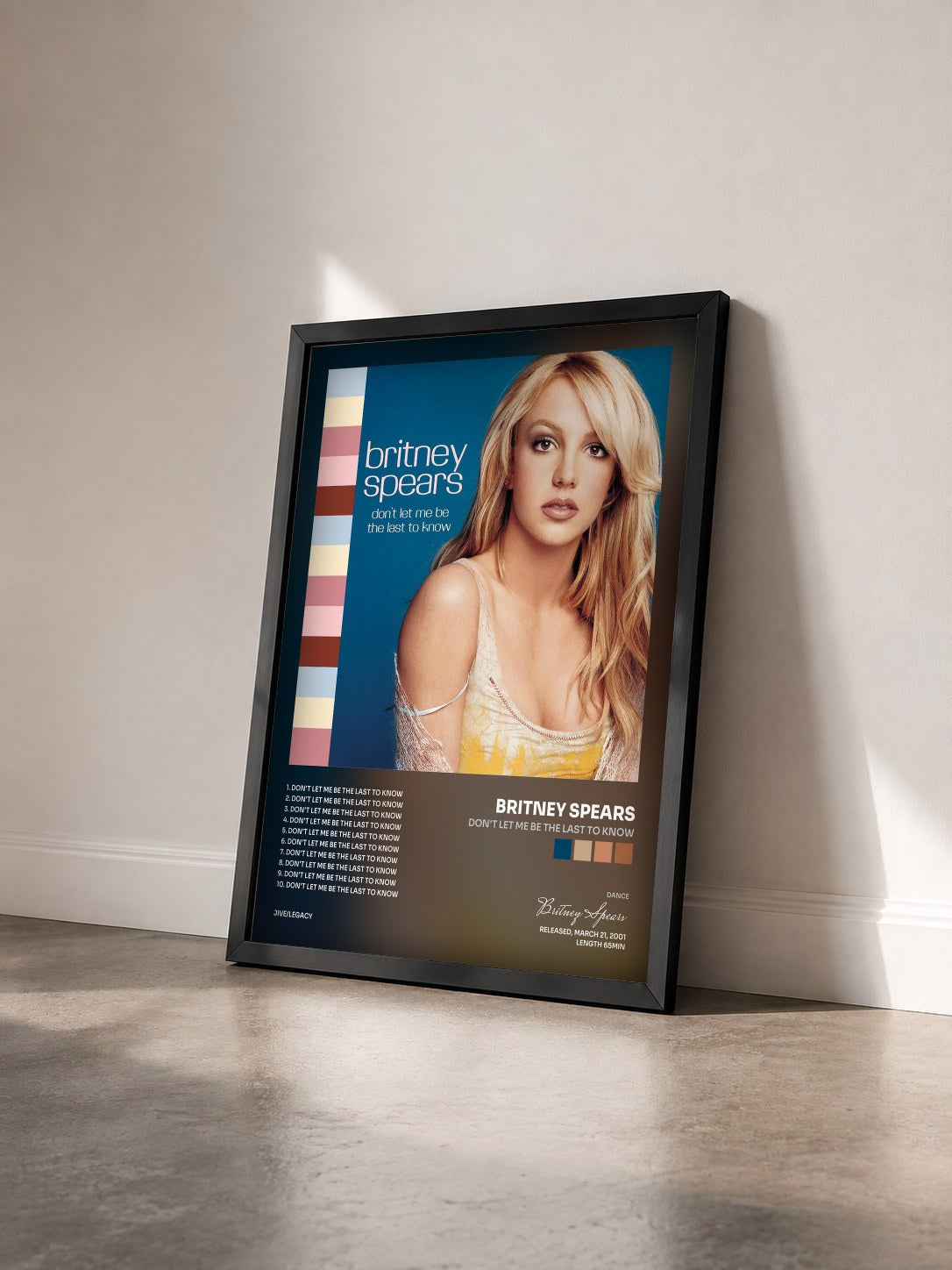 #noir Tableau de l'album Don't Let Me Be The Last To Know de Britney Spears vu de trois quarts, cadre noir