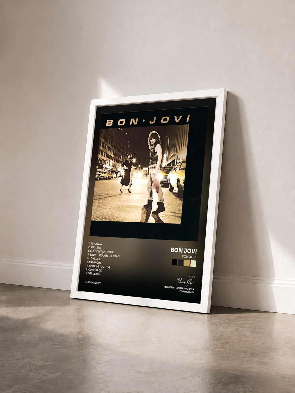 #blanc Bon Jovi von Bon Jovi als gerahmter Kunstdruck von schräg gesehen, weißer Rahmen