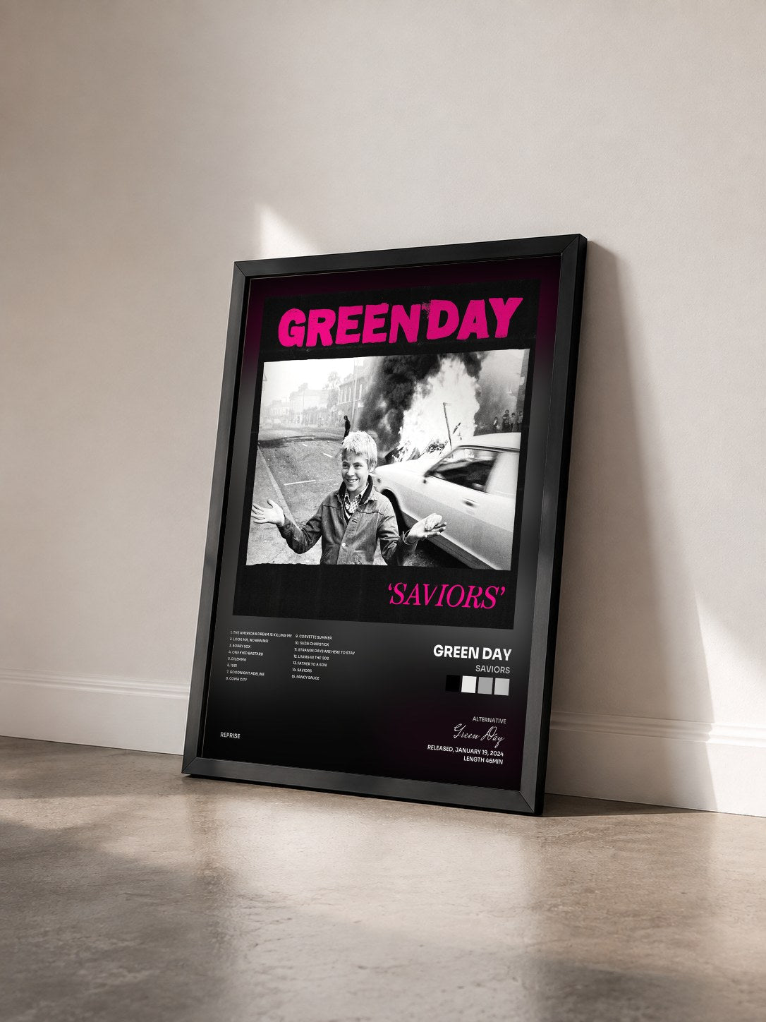 #noir Saviors de Green Day en lámina enmarcada vista de tres cuartos, marco negro