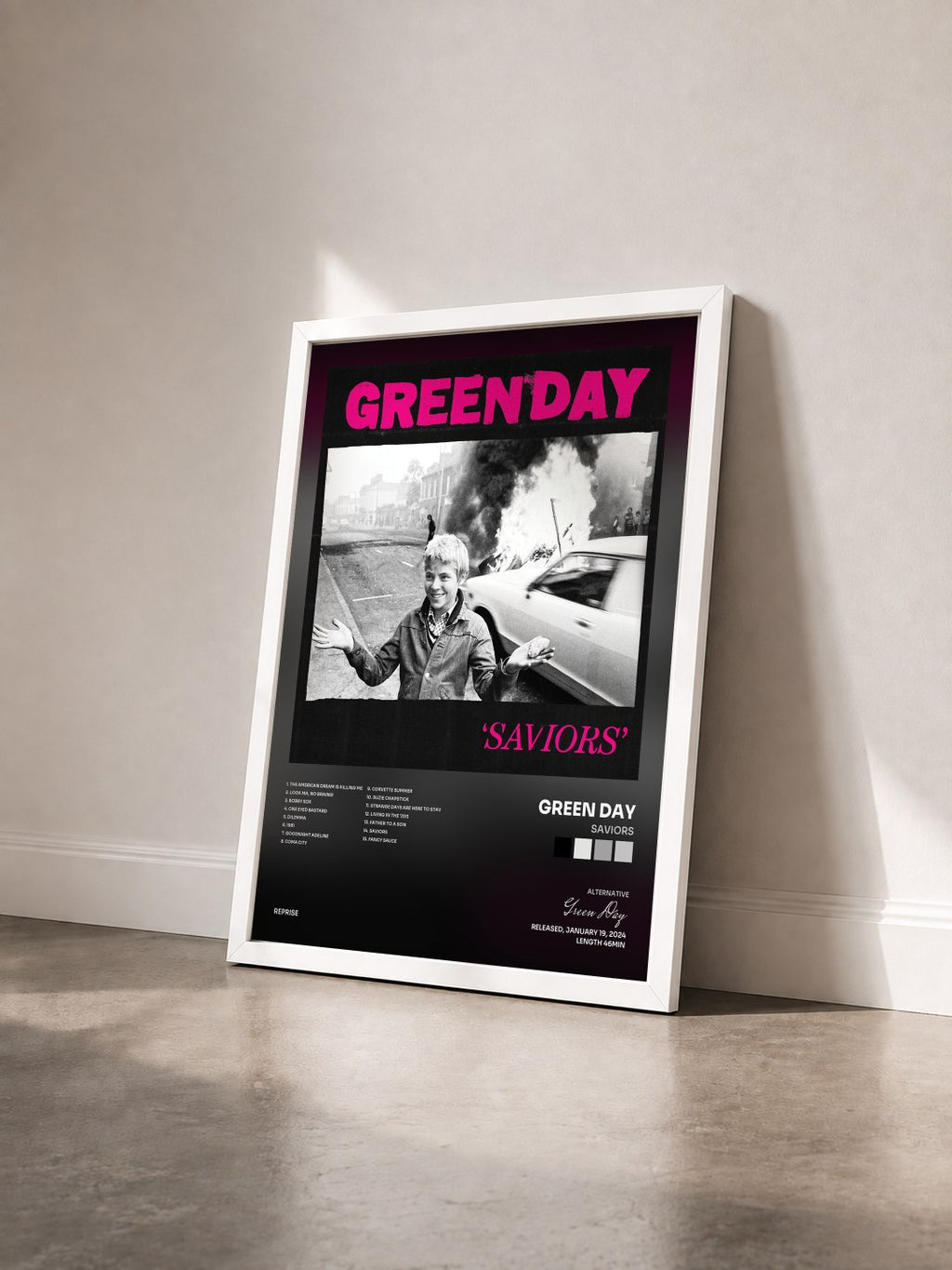 #blanc Saviors de Green Day en lámina enmarcada vista de tres cuartos, marco blanco