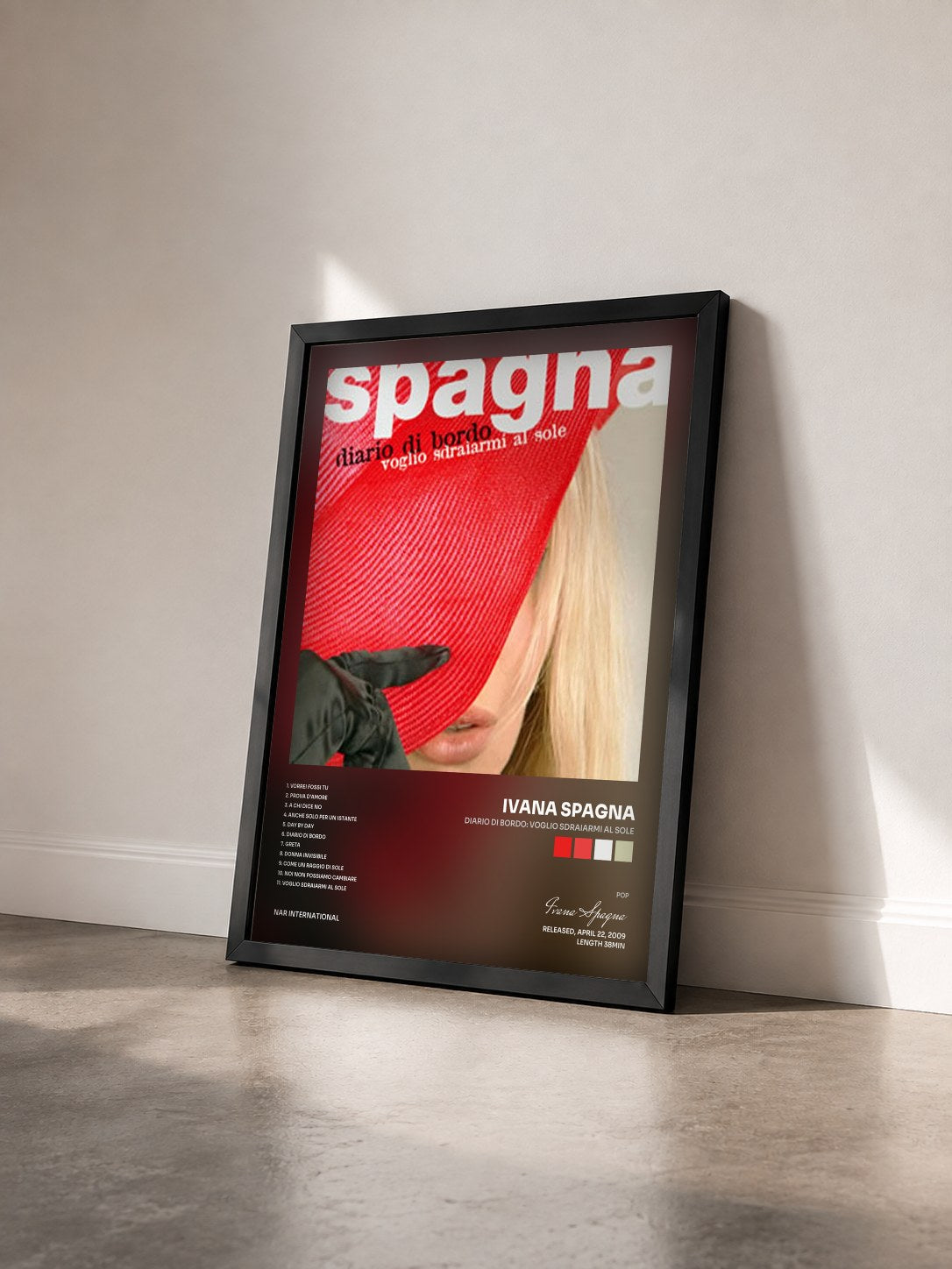 #noir Tableau de l'album Diario di bordo: Voglio sdraiarmi al sole de Ivana Spagna vu de trois quarts, cadre noir