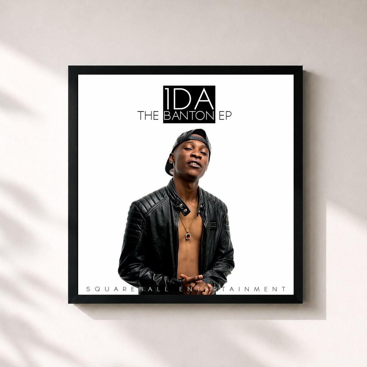 #noir Tableau carré de l'album The Banton Ep de 1da Banton, cadre noir 32x32 cm
