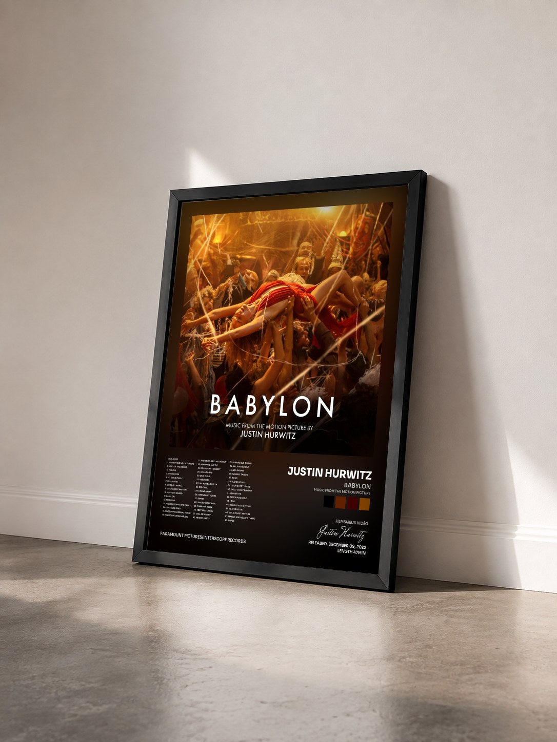 #noir Tableau de l'album Babylon (Music from the Motion Picture) de Justin Hurwitz vu de trois quarts, cadre noir